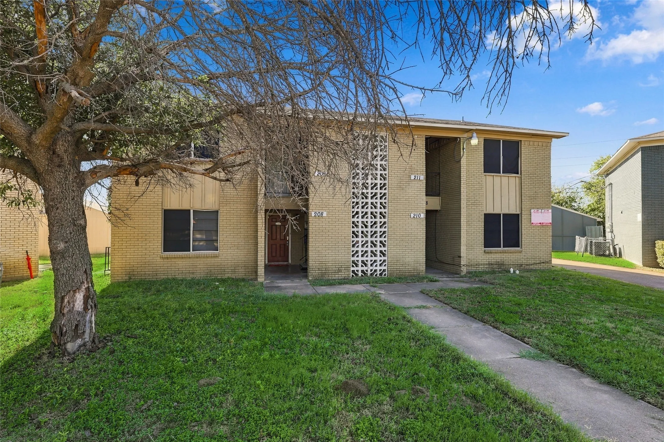Quadruplex For Sale in Dallas County , 208 Alpine Court, Irving, Texas 75060, 2 Bedroom, 1 Bathroom, Garage spaces, 0 Sqft, built in 1965, mls#21398517, Real Estate Agent in Irving, Homes For Sale in Dallas county, Homes For Sale in Irving, Realtor in Irving Texas, Real Estate Brokerage Independent Realty Texas, Luminita Cordes Realtor