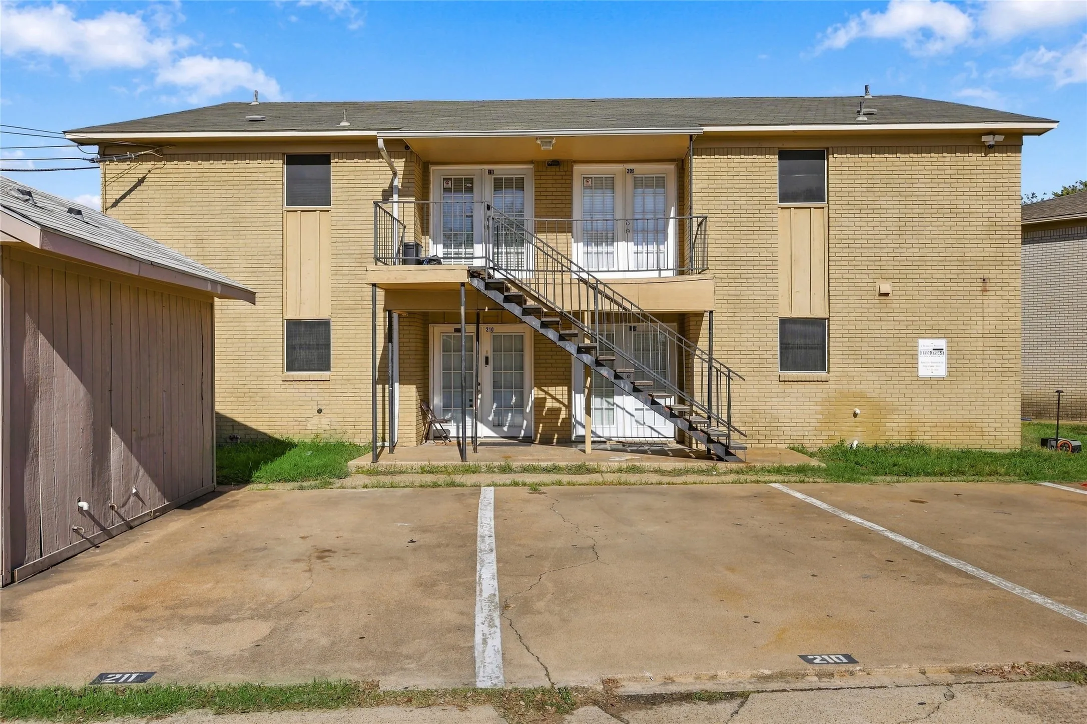 Quadruplex For Sale in Dallas County , 208 Alpine Court, Irving, Texas 75060, 2 Bedroom, 1 Bathroom, Garage spaces, 0 Sqft, built in 1965, mls#21398517, Real Estate Agent in Irving, Homes For Sale in Dallas county, Homes For Sale in Irving, Realtor in Irving Texas, Real Estate Brokerage Independent Realty Texas, Luminita Cordes Realtor
