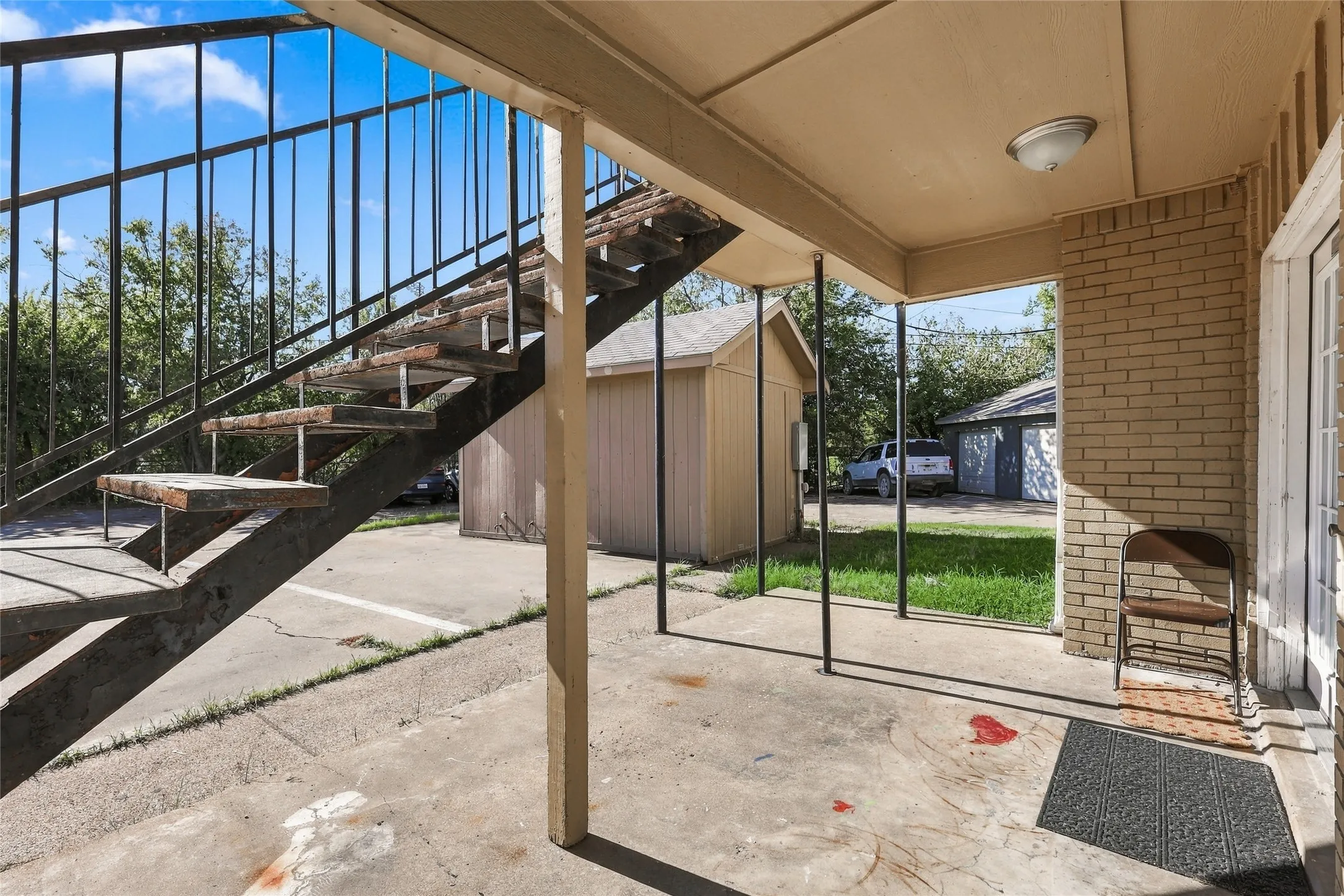 Quadruplex For Sale in Dallas County , 208 Alpine Court, Irving, Texas 75060, 2 Bedroom, 1 Bathroom, Garage spaces, 0 Sqft, built in 1965, mls#21398517, Real Estate Agent in Irving, Homes For Sale in Dallas county, Homes For Sale in Irving, Realtor in Irving Texas, Real Estate Brokerage Independent Realty Texas, Luminita Cordes Realtor