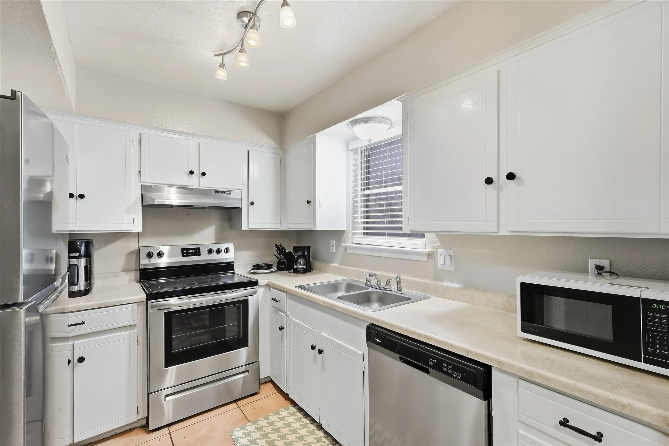 Quadruplex For Sale in Dallas County , 208 Alpine Court, Irving, Texas 75060, 2 Bedroom, 1 Bathroom, Garage spaces, 0 Sqft, built in 1965, mls#21398517, Real Estate Agent in Irving, Homes For Sale in Dallas county, Homes For Sale in Irving, Realtor in Irving Texas, Real Estate Brokerage Independent Realty Texas, Luminita Cordes Realtor