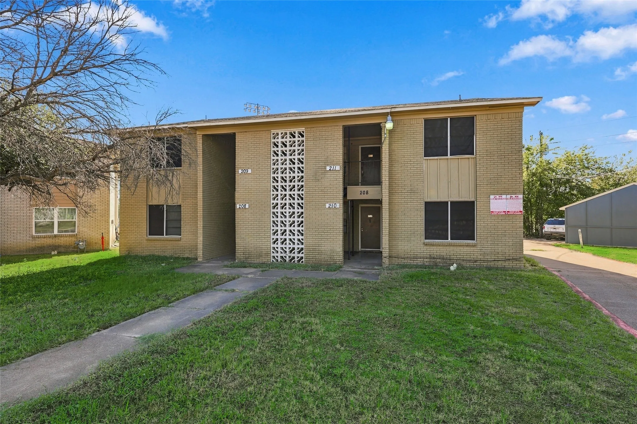 Quadruplex For Sale in Dallas County , 208 Alpine Court, Irving, Texas 75060, 2 Bedroom, 1 Bathroom, Garage spaces, 0 Sqft, built in 1965, mls#21398517, Real Estate Agent in Irving, Homes For Sale in Dallas county, Homes For Sale in Irving, Realtor in Irving Texas, Real Estate Brokerage Independent Realty Texas, Luminita Cordes Realtor