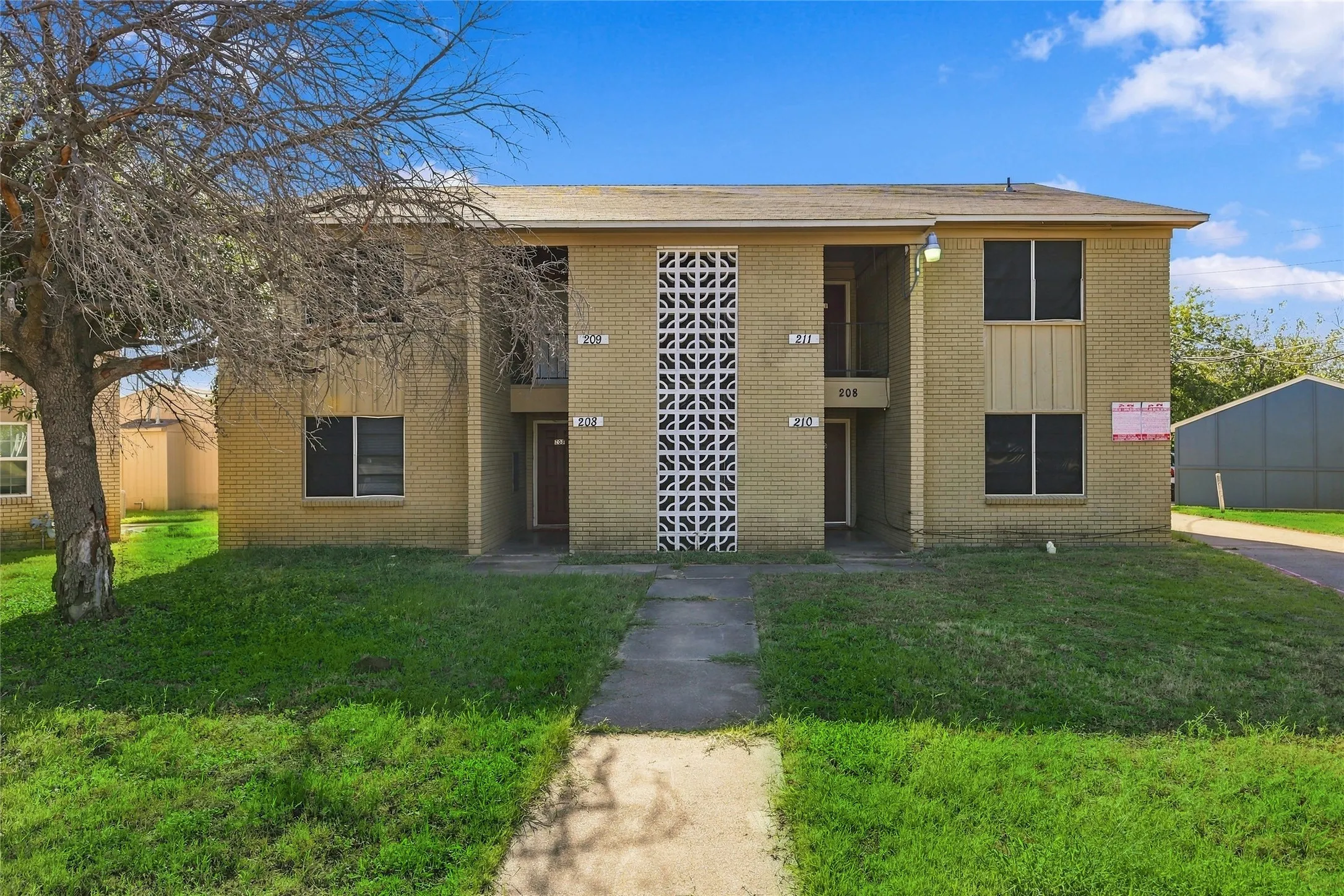 Quadruplex For Sale in Dallas County , 208 Alpine Court, Irving, Texas 75060, 2 Bedroom, 1 Bathroom, Garage spaces, 0 Sqft, built in 1965, mls#21398517, Real Estate Agent in Irving, Homes For Sale in Dallas county, Homes For Sale in Irving, Realtor in Irving Texas, Real Estate Brokerage Independent Realty Texas, Luminita Cordes Realtor