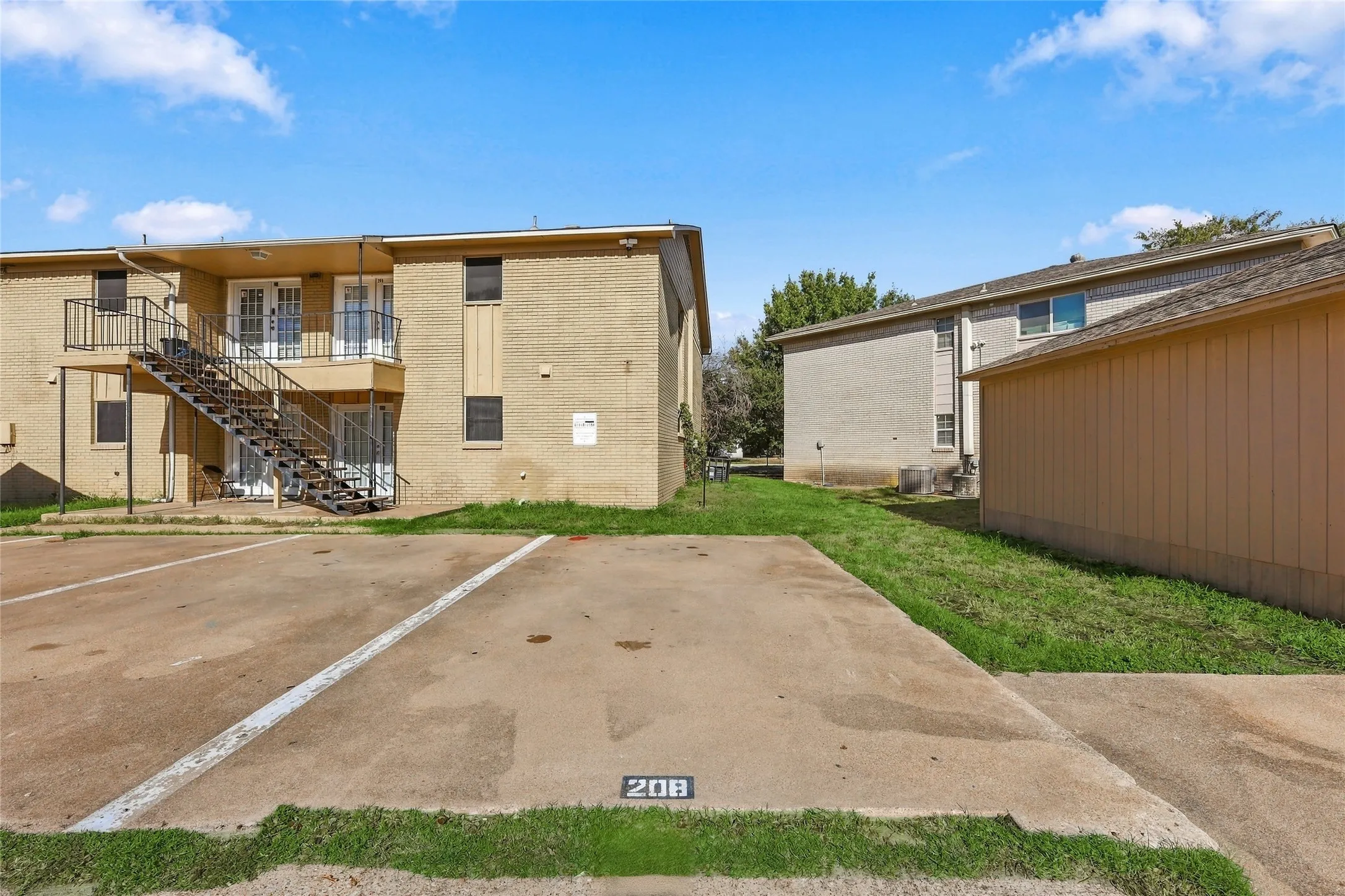 Quadruplex For Sale in Dallas County , 208 Alpine Court, Irving, Texas 75060, 2 Bedroom, 1 Bathroom, Garage spaces, 0 Sqft, built in 1965, mls#21398517, Real Estate Agent in Irving, Homes For Sale in Dallas county, Homes For Sale in Irving, Realtor in Irving Texas, Real Estate Brokerage Independent Realty Texas, Luminita Cordes Realtor