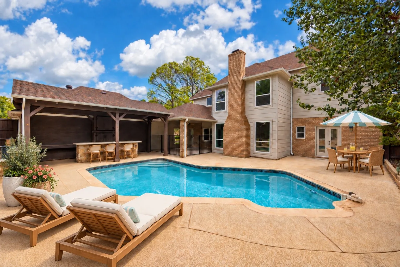 Single Family Residence For Sale in Denton County , 2 Crestwood Drive, Trophy Club, Texas 76262, 4 Bedroom, 4 Bathroom, 3 Garage spaces, 3,424 Sqft, built in 1985, mls#21401735, Real Estate Agent in Trophy Club, Homes For Sale in Denton county, Homes For Sale in Trophy Club, Realtor in Trophy Club Texas, Real Estate Brokerage Independent Realty Texas, Luminita Cordes Realtor