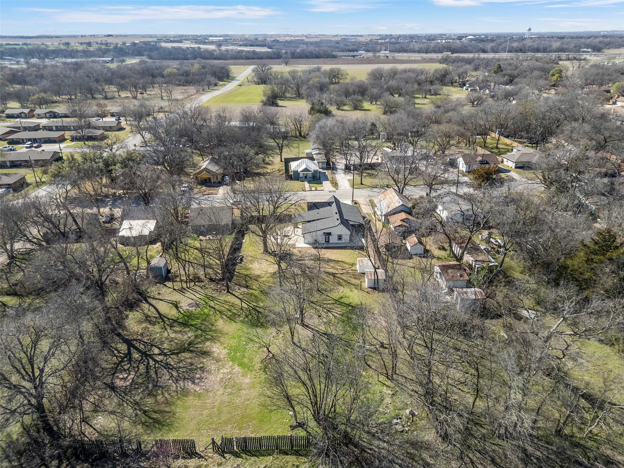 Single Family Residence For Rent in Cooke County , 1510 Lindsay, Gainesville, Texas 76240, 3 Bedroom, 2 Bathroom, 2 Garage spaces, 1,664 Sqft, built in 1920, mls#21402071, Real Estate Agent in Gainesville, Homes For Rent in Cooke county, Homes For Rent in Gainesville, Realtor in Gainesville Texas, Real Estate Brokerage Independent Realty Texas, Luminita Cordes Realtor