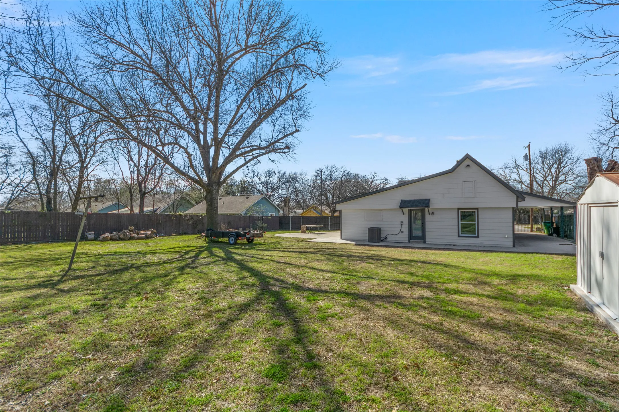 Single Family Residence For Rent in Cooke County , 1510 Lindsay, Gainesville, Texas 76240, 3 Bedroom, 2 Bathroom, 2 Garage spaces, 1,664 Sqft, built in 1920, mls#21402071, Real Estate Agent in Gainesville, Homes For Rent in Cooke county, Homes For Rent in Gainesville, Realtor in Gainesville Texas, Real Estate Brokerage Independent Realty Texas, Luminita Cordes Realtor