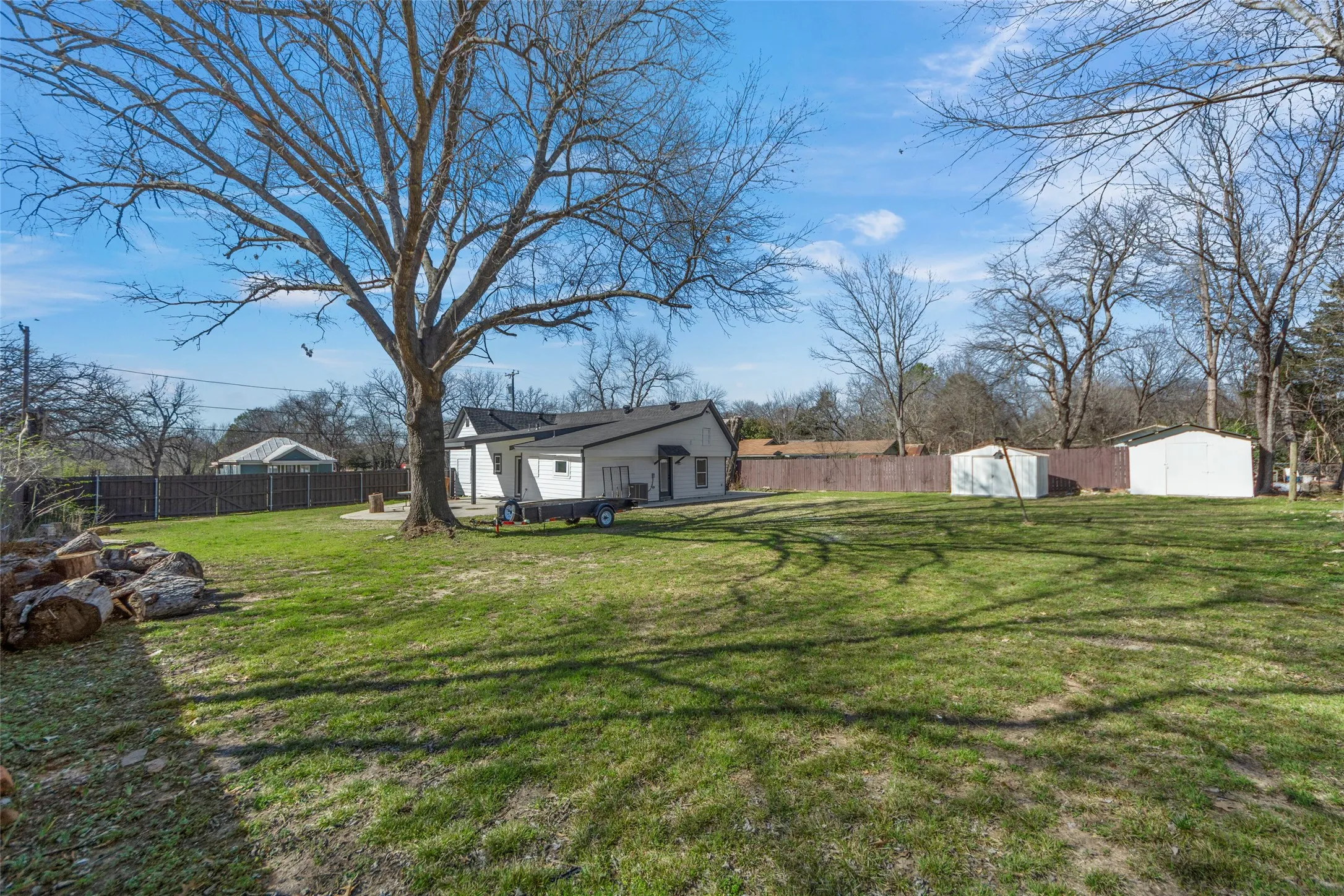 Single Family Residence For Rent in Cooke County , 1510 Lindsay, Gainesville, Texas 76240, 3 Bedroom, 2 Bathroom, 2 Garage spaces, 1,664 Sqft, built in 1920, mls#21402071, Real Estate Agent in Gainesville, Homes For Rent in Cooke county, Homes For Rent in Gainesville, Realtor in Gainesville Texas, Real Estate Brokerage Independent Realty Texas, Luminita Cordes Realtor