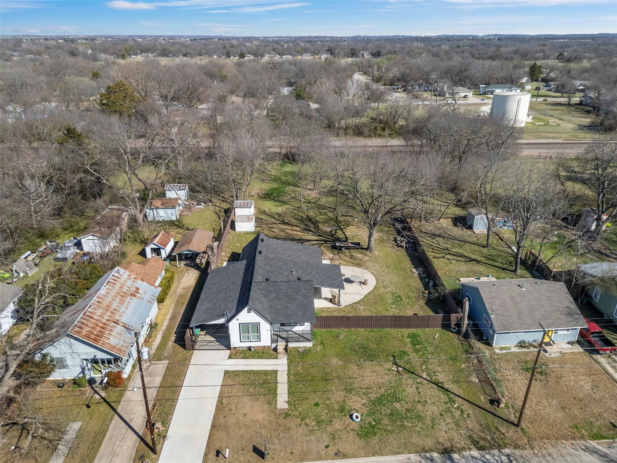 Single Family Residence For Rent in Cooke County , 1510 Lindsay, Gainesville, Texas 76240, 3 Bedroom, 2 Bathroom, 2 Garage spaces, 1,664 Sqft, built in 1920, mls#21402071, Real Estate Agent in Gainesville, Homes For Rent in Cooke county, Homes For Rent in Gainesville, Realtor in Gainesville Texas, Real Estate Brokerage Independent Realty Texas, Luminita Cordes Realtor