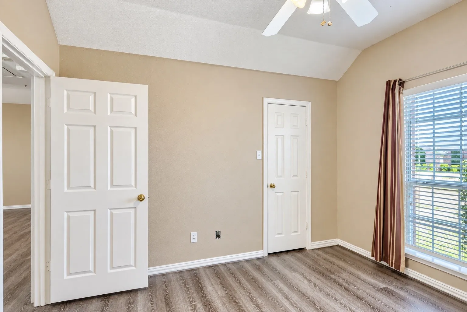 Single Family Residence For Sale in Dallas County , 1922 Cutler Drive, Mesquite, Texas 75149, 4 Bedroom, 2 Bathroom, 2 Garage spaces, 2,079 Sqft, built in 1999, mls#21402791, Real Estate Agent in Mesquite, Homes For Sale in Dallas county, Homes For Sale in Mesquite, Realtor in Mesquite Texas, Real Estate Brokerage Independent Realty Texas, Luminita Cordes Realtor