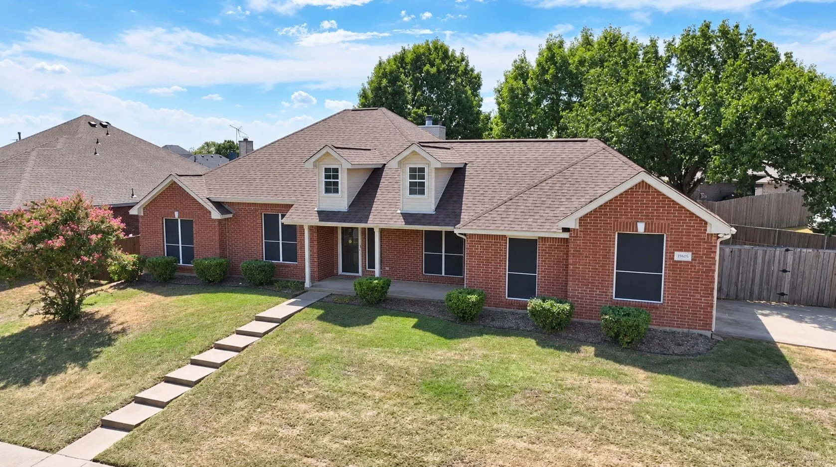 Single Family Residence For Sale in Dallas County , 1922 Cutler Drive, Mesquite, Texas 75149, 4 Bedroom, 2 Bathroom, 2 Garage spaces, 2,079 Sqft, built in 1999, mls#21402791, Real Estate Agent in Mesquite, Homes For Sale in Dallas county, Homes For Sale in Mesquite, Realtor in Mesquite Texas, Real Estate Brokerage Independent Realty Texas, Luminita Cordes Realtor