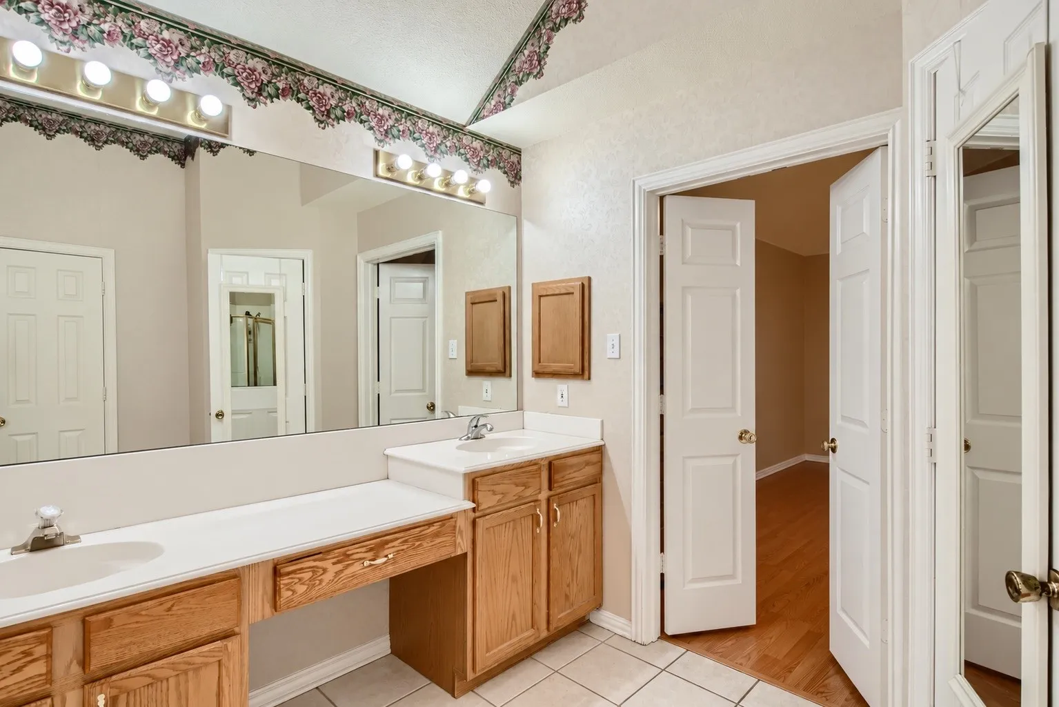 Single Family Residence For Sale in Dallas County , 1922 Cutler Drive, Mesquite, Texas 75149, 4 Bedroom, 2 Bathroom, 2 Garage spaces, 2,079 Sqft, built in 1999, mls#21402791, Real Estate Agent in Mesquite, Homes For Sale in Dallas county, Homes For Sale in Mesquite, Realtor in Mesquite Texas, Real Estate Brokerage Independent Realty Texas, Luminita Cordes Realtor