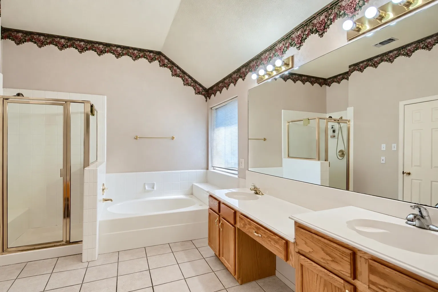 Single Family Residence For Sale in Dallas County , 1922 Cutler Drive, Mesquite, Texas 75149, 4 Bedroom, 2 Bathroom, 2 Garage spaces, 2,079 Sqft, built in 1999, mls#21402791, Real Estate Agent in Mesquite, Homes For Sale in Dallas county, Homes For Sale in Mesquite, Realtor in Mesquite Texas, Real Estate Brokerage Independent Realty Texas, Luminita Cordes Realtor