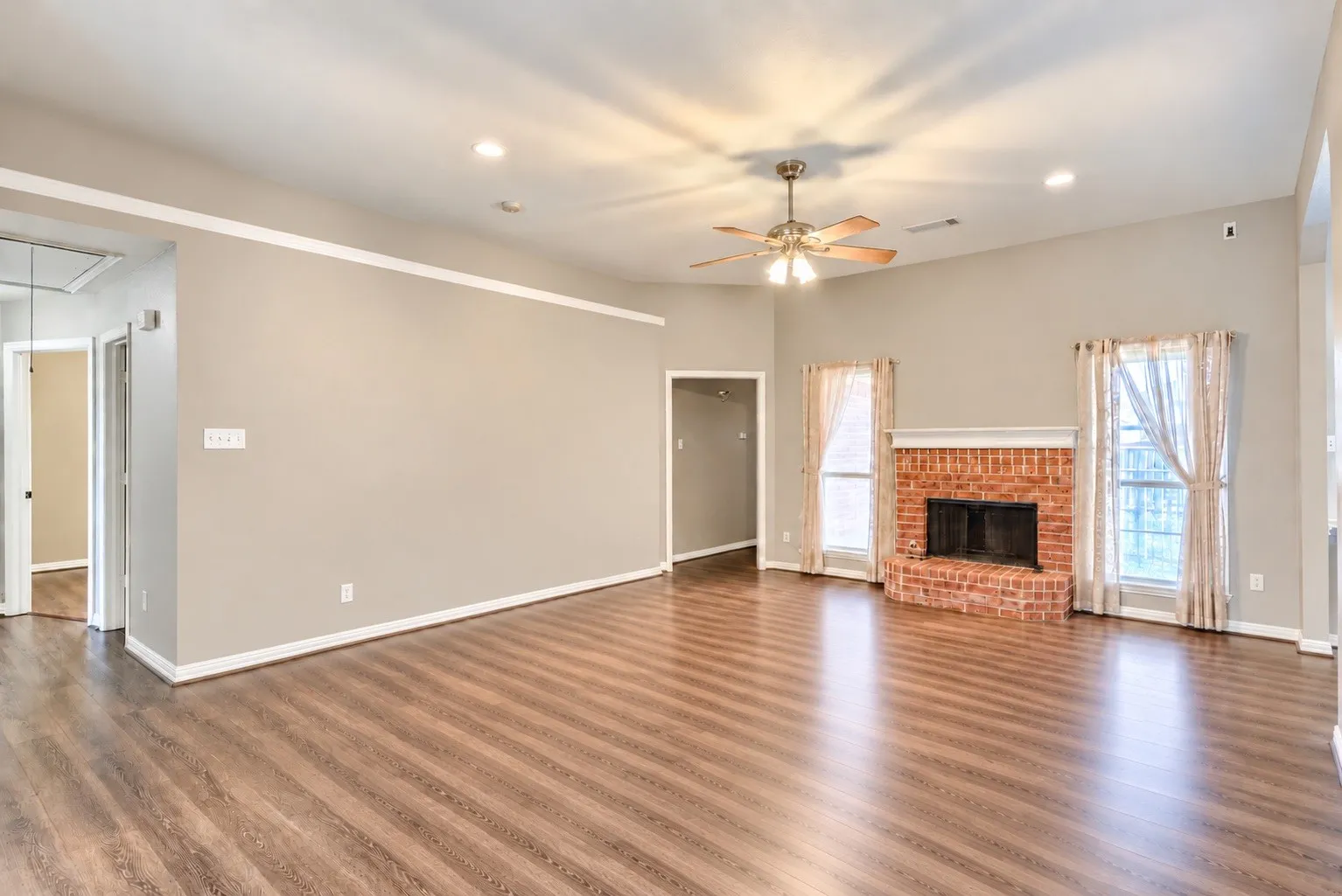 Single Family Residence For Sale in Dallas County , 1922 Cutler Drive, Mesquite, Texas 75149, 4 Bedroom, 2 Bathroom, 2 Garage spaces, 2,079 Sqft, built in 1999, mls#21402791, Real Estate Agent in Mesquite, Homes For Sale in Dallas county, Homes For Sale in Mesquite, Realtor in Mesquite Texas, Real Estate Brokerage Independent Realty Texas, Luminita Cordes Realtor