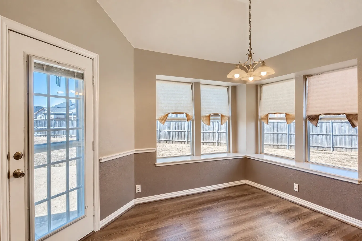 Single Family Residence For Sale in Dallas County , 1922 Cutler Drive, Mesquite, Texas 75149, 4 Bedroom, 2 Bathroom, 2 Garage spaces, 2,079 Sqft, built in 1999, mls#21402791, Real Estate Agent in Mesquite, Homes For Sale in Dallas county, Homes For Sale in Mesquite, Realtor in Mesquite Texas, Real Estate Brokerage Independent Realty Texas, Luminita Cordes Realtor