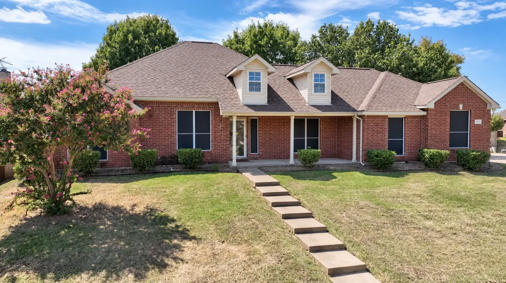 Single Family Residence For Sale in Dallas County , 1922 Cutler Drive, Mesquite, Texas 75149, 4 Bedroom, 2 Bathroom, 2 Garage spaces, 2,079 Sqft, built in 1999, mls#21402791, Real Estate Agent in Mesquite, Homes For Sale in Dallas county, Homes For Sale in Mesquite, Realtor in Mesquite Texas, Real Estate Brokerage Independent Realty Texas, Luminita Cordes Realtor