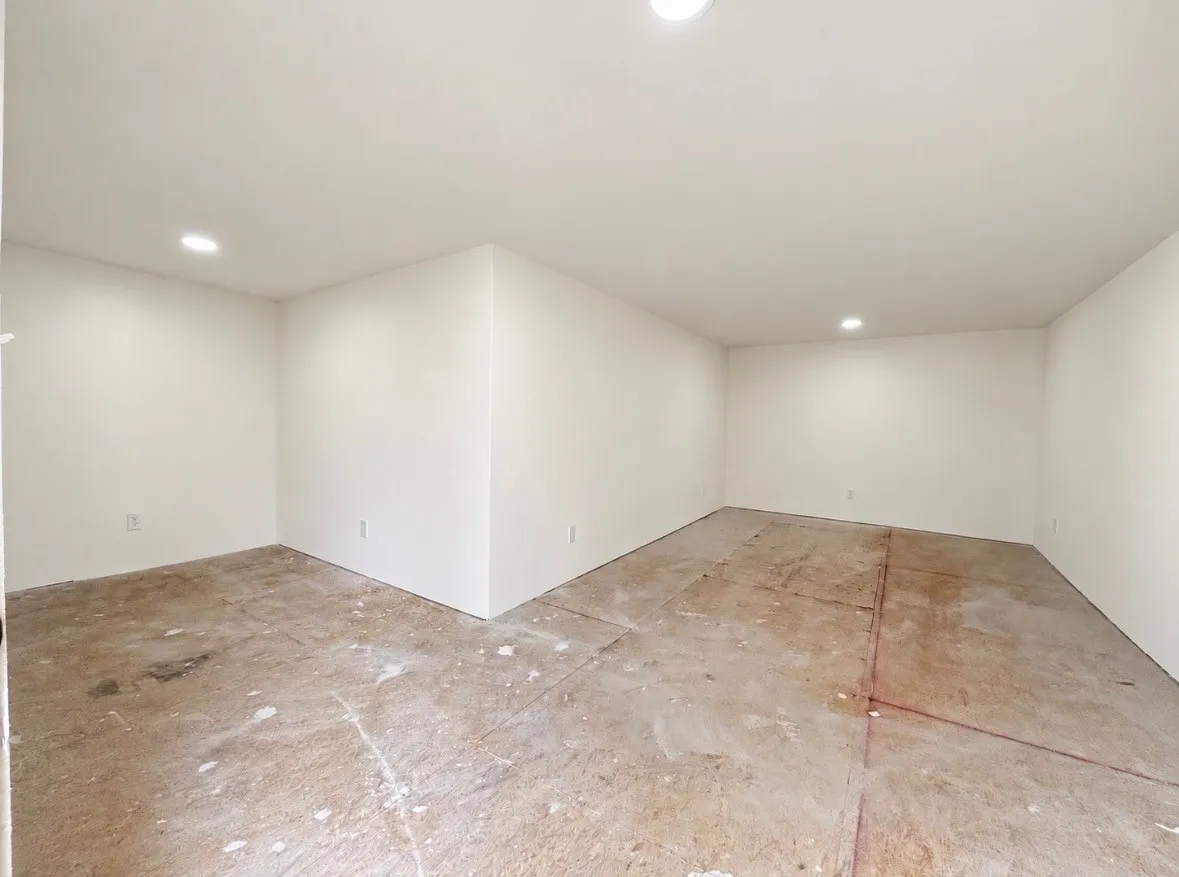 Extra Storage room/ or Extra room