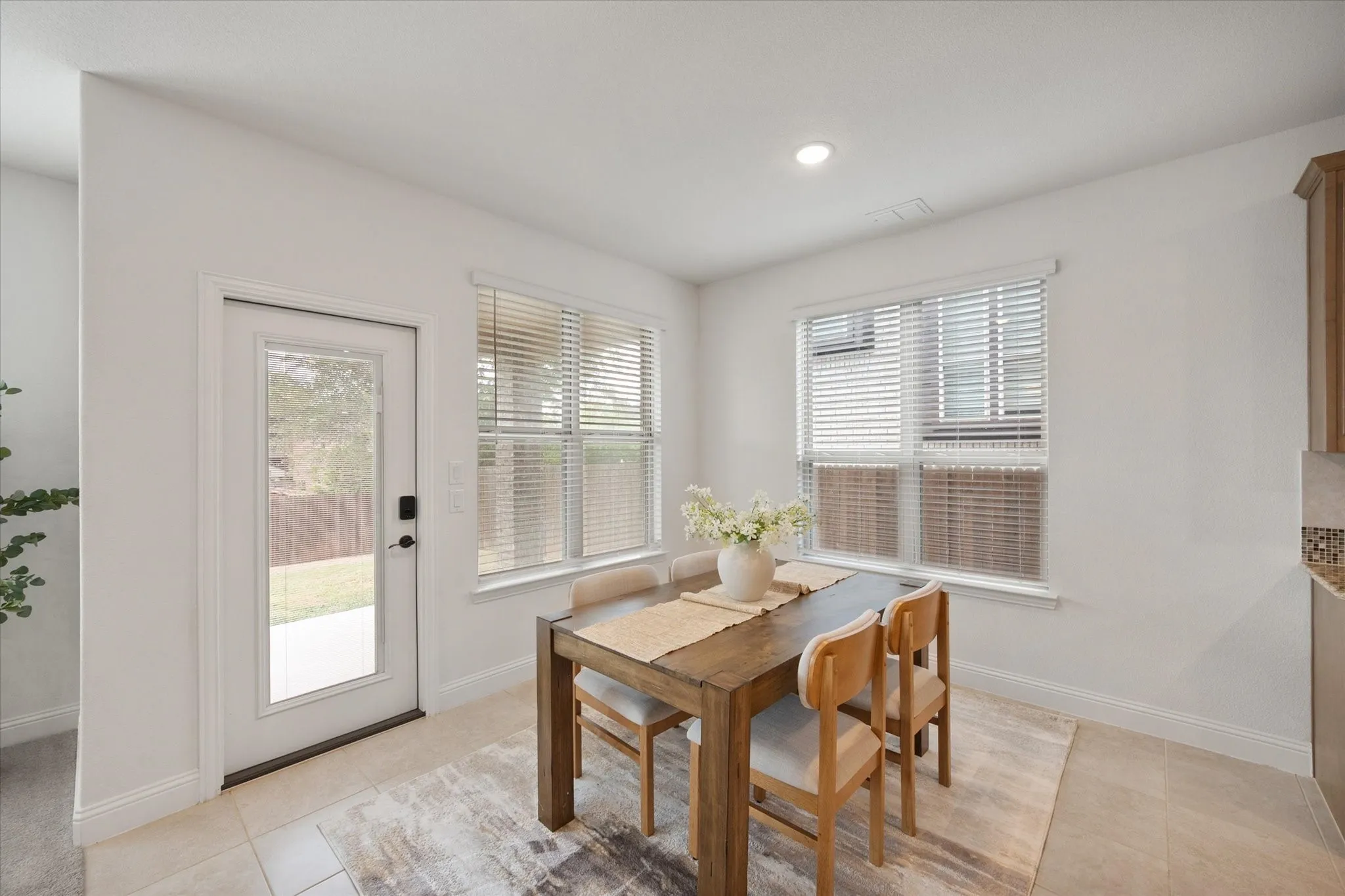 Single Family Residence For Sale in Tarrant County , 637 Ridgewater Trail, Fort Worth, Texas 76131, 4 Bedroom, 3 Bathroom, 2 Garage spaces, 3,034 Sqft, built in 2021, mls#21401791, Real Estate Agent in Fort Worth, Homes For Sale in Tarrant county, Homes For Sale in Fort Worth, Realtor in Fort Worth Texas, Real Estate Brokerage Independent Realty Texas, Luminita Cordes Realtor