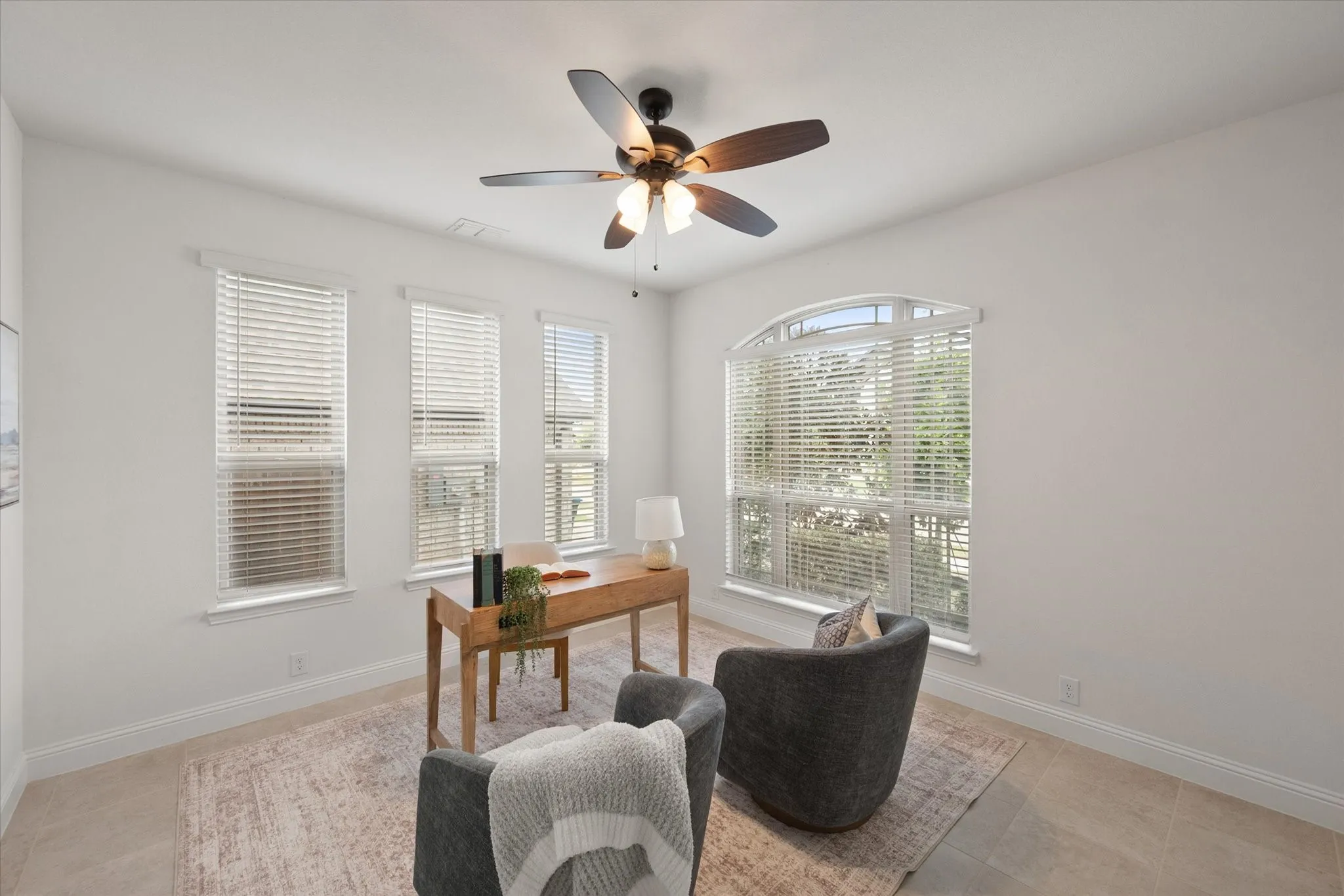Single Family Residence For Sale in Tarrant County , 637 Ridgewater Trail, Fort Worth, Texas 76131, 4 Bedroom, 3 Bathroom, 2 Garage spaces, 3,034 Sqft, built in 2021, mls#21401791, Real Estate Agent in Fort Worth, Homes For Sale in Tarrant county, Homes For Sale in Fort Worth, Realtor in Fort Worth Texas, Real Estate Brokerage Independent Realty Texas, Luminita Cordes Realtor
