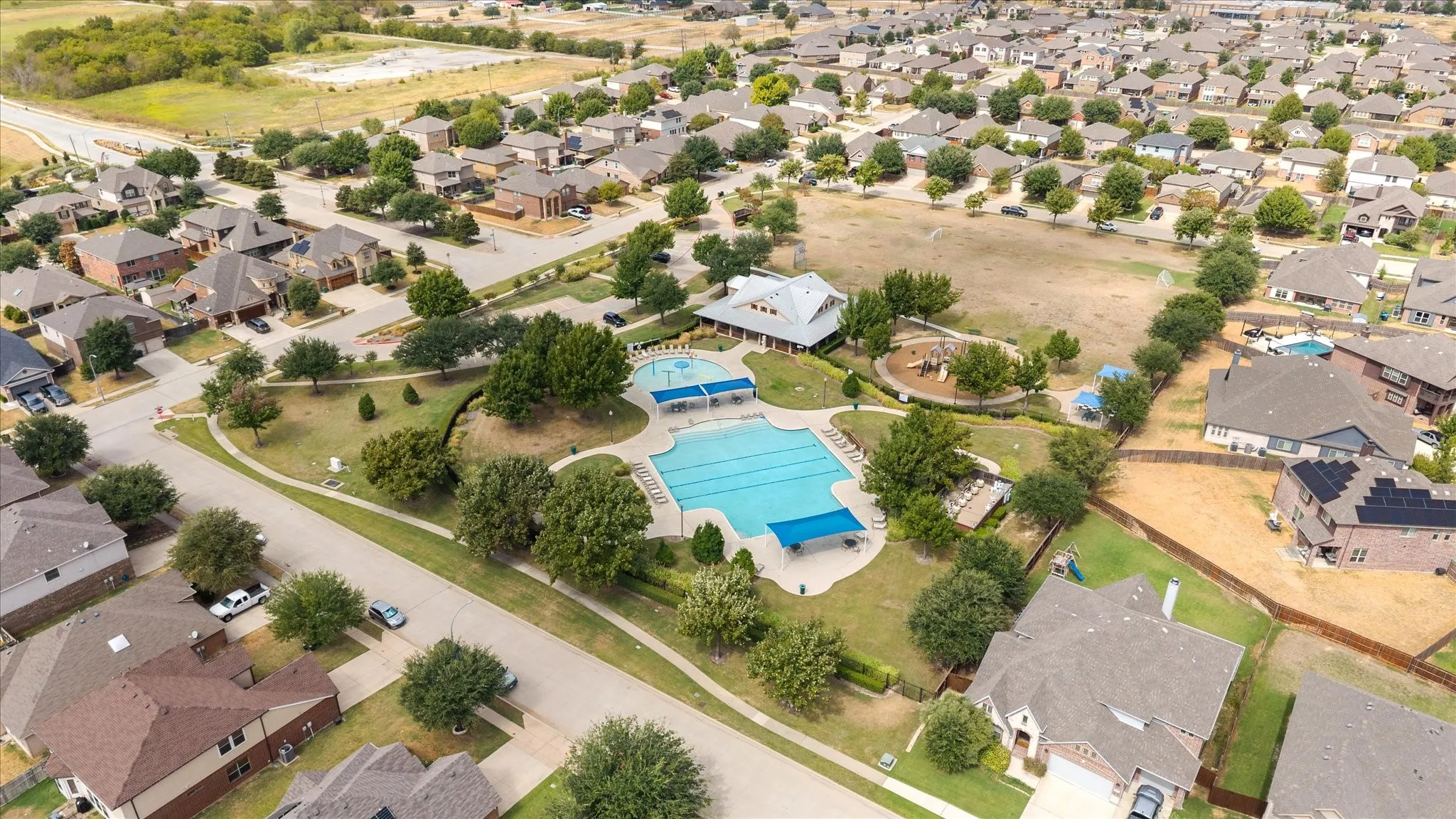 Single Family Residence For Sale in Tarrant County , 637 Ridgewater Trail, Fort Worth, Texas 76131, 4 Bedroom, 3 Bathroom, 2 Garage spaces, 3,034 Sqft, built in 2021, mls#21401791, Real Estate Agent in Fort Worth, Homes For Sale in Tarrant county, Homes For Sale in Fort Worth, Realtor in Fort Worth Texas, Real Estate Brokerage Independent Realty Texas, Luminita Cordes Realtor