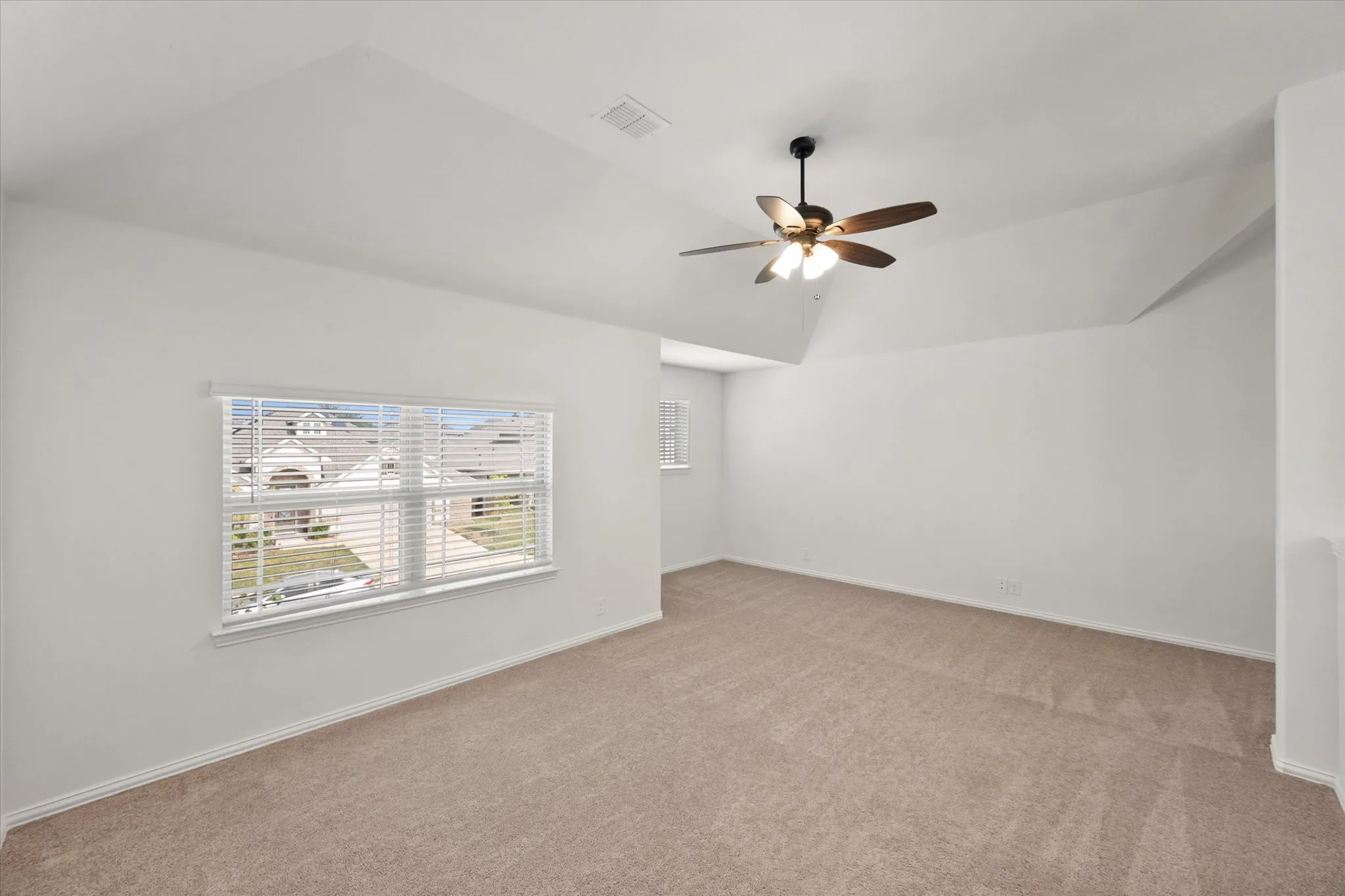 Single Family Residence For Sale in Tarrant County , 637 Ridgewater Trail, Fort Worth, Texas 76131, 4 Bedroom, 3 Bathroom, 2 Garage spaces, 3,034 Sqft, built in 2021, mls#21401791, Real Estate Agent in Fort Worth, Homes For Sale in Tarrant county, Homes For Sale in Fort Worth, Realtor in Fort Worth Texas, Real Estate Brokerage Independent Realty Texas, Luminita Cordes Realtor