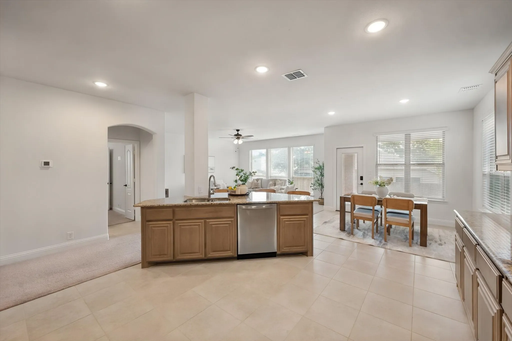 Single Family Residence For Sale in Tarrant County , 637 Ridgewater Trail, Fort Worth, Texas 76131, 4 Bedroom, 3 Bathroom, 2 Garage spaces, 3,034 Sqft, built in 2021, mls#21401791, Real Estate Agent in Fort Worth, Homes For Sale in Tarrant county, Homes For Sale in Fort Worth, Realtor in Fort Worth Texas, Real Estate Brokerage Independent Realty Texas, Luminita Cordes Realtor