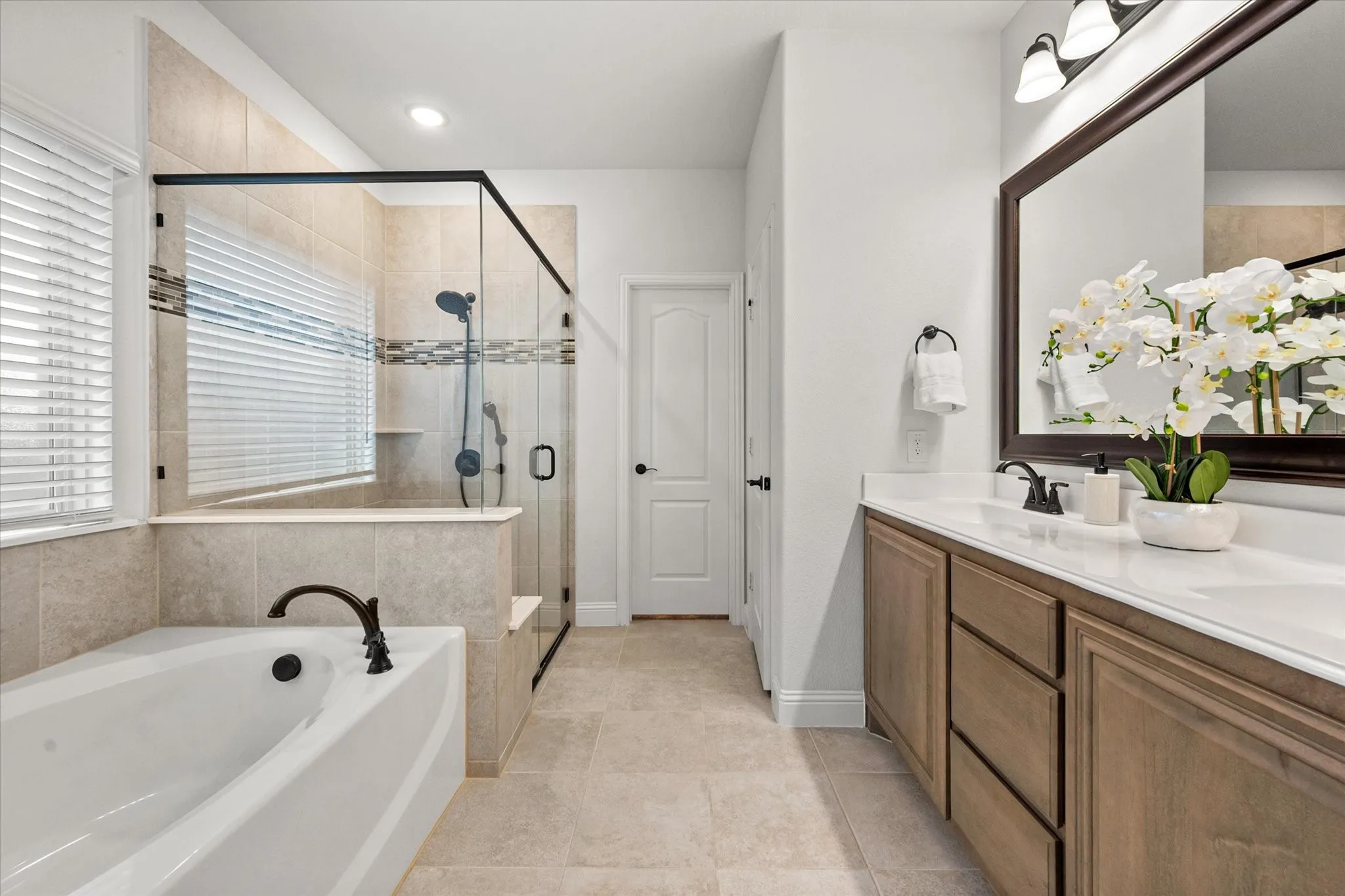 Single Family Residence For Sale in Tarrant County , 637 Ridgewater Trail, Fort Worth, Texas 76131, 4 Bedroom, 3 Bathroom, 2 Garage spaces, 3,034 Sqft, built in 2021, mls#21401791, Real Estate Agent in Fort Worth, Homes For Sale in Tarrant county, Homes For Sale in Fort Worth, Realtor in Fort Worth Texas, Real Estate Brokerage Independent Realty Texas, Luminita Cordes Realtor