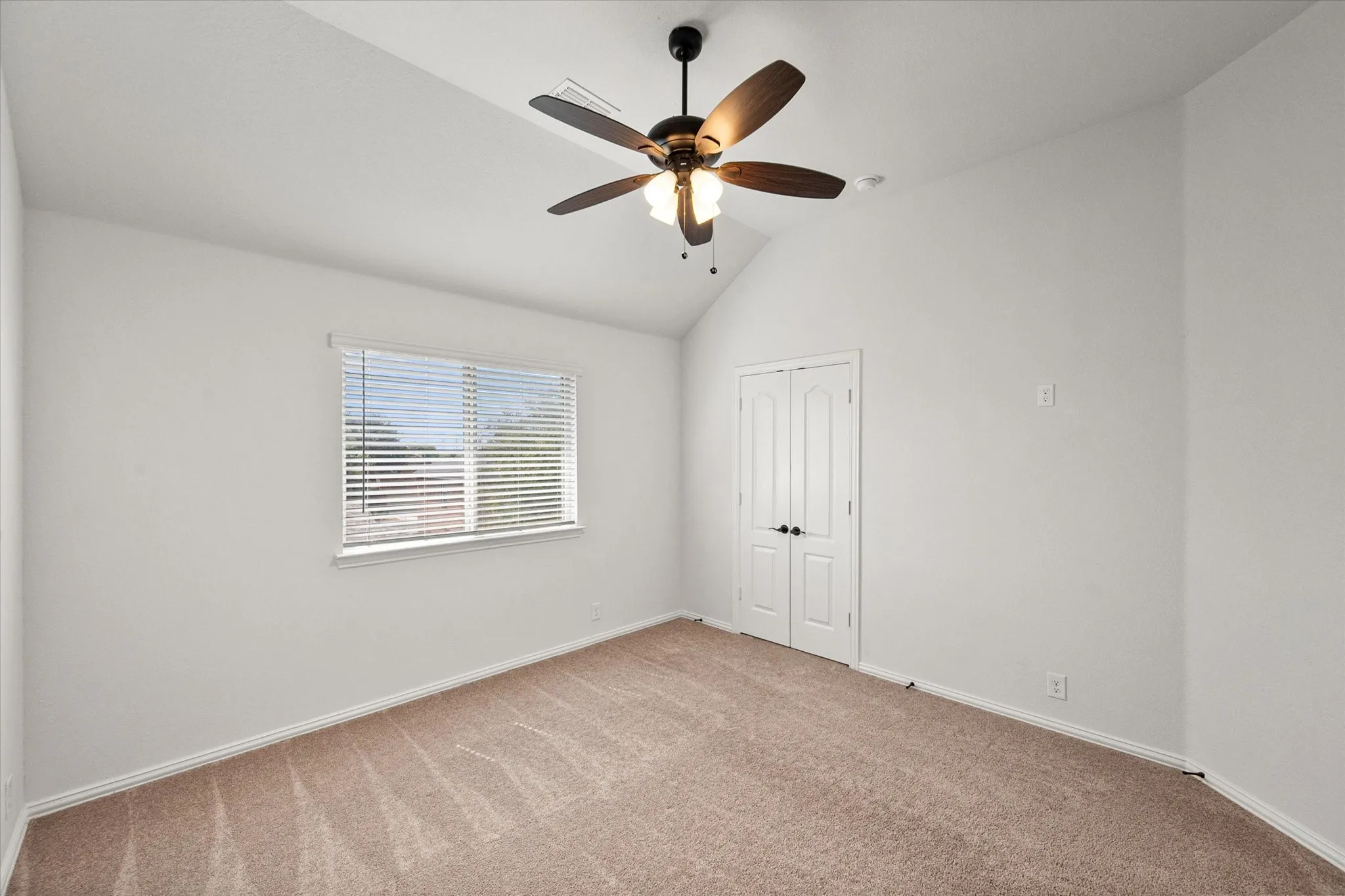 Single Family Residence For Sale in Tarrant County , 637 Ridgewater Trail, Fort Worth, Texas 76131, 4 Bedroom, 3 Bathroom, 2 Garage spaces, 3,034 Sqft, built in 2021, mls#21401791, Real Estate Agent in Fort Worth, Homes For Sale in Tarrant county, Homes For Sale in Fort Worth, Realtor in Fort Worth Texas, Real Estate Brokerage Independent Realty Texas, Luminita Cordes Realtor