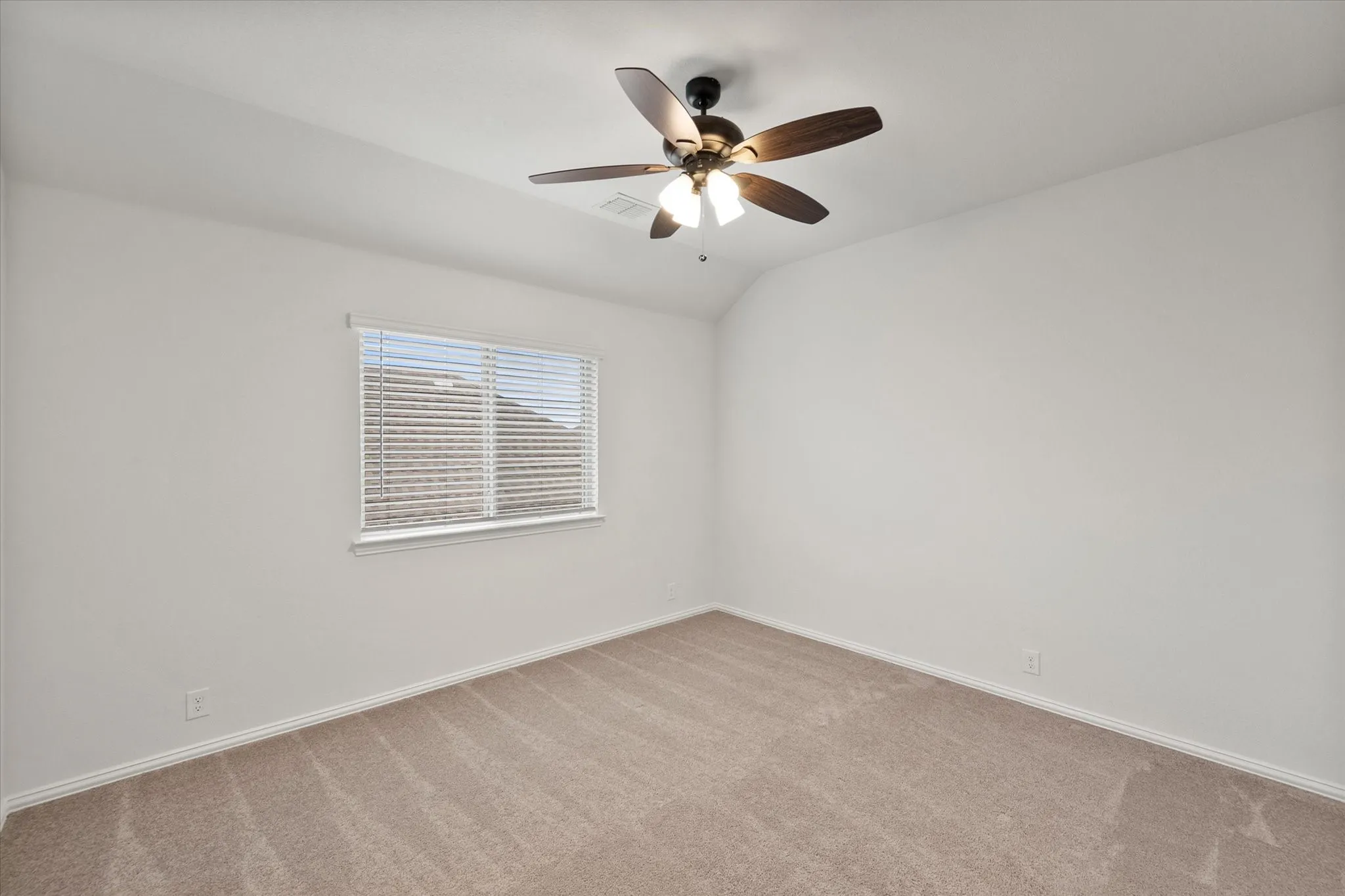 Single Family Residence For Sale in Tarrant County , 637 Ridgewater Trail, Fort Worth, Texas 76131, 4 Bedroom, 3 Bathroom, 2 Garage spaces, 3,034 Sqft, built in 2021, mls#21401791, Real Estate Agent in Fort Worth, Homes For Sale in Tarrant county, Homes For Sale in Fort Worth, Realtor in Fort Worth Texas, Real Estate Brokerage Independent Realty Texas, Luminita Cordes Realtor