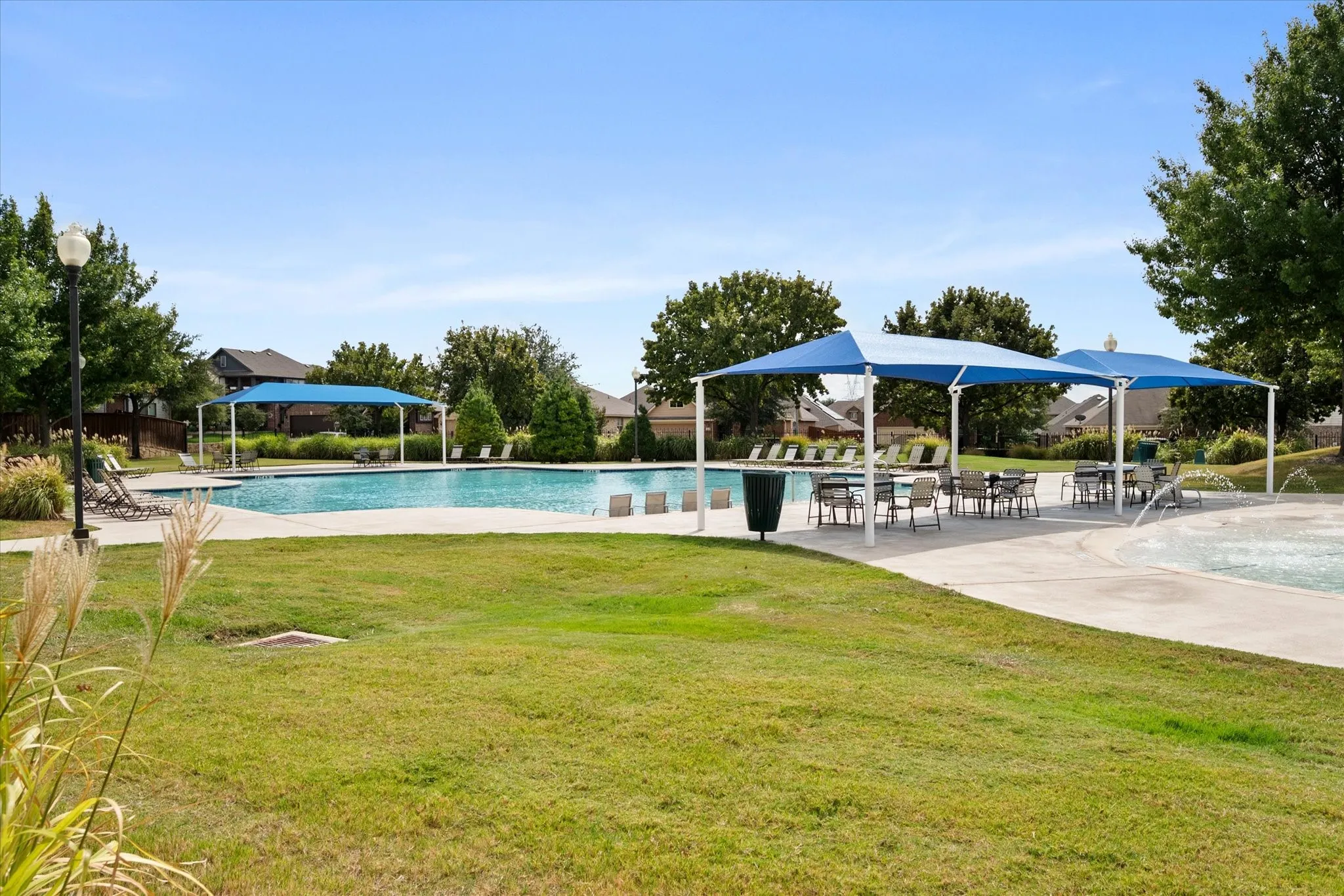 Single Family Residence For Sale in Tarrant County , 637 Ridgewater Trail, Fort Worth, Texas 76131, 4 Bedroom, 3 Bathroom, 2 Garage spaces, 3,034 Sqft, built in 2021, mls#21401791, Real Estate Agent in Fort Worth, Homes For Sale in Tarrant county, Homes For Sale in Fort Worth, Realtor in Fort Worth Texas, Real Estate Brokerage Independent Realty Texas, Luminita Cordes Realtor