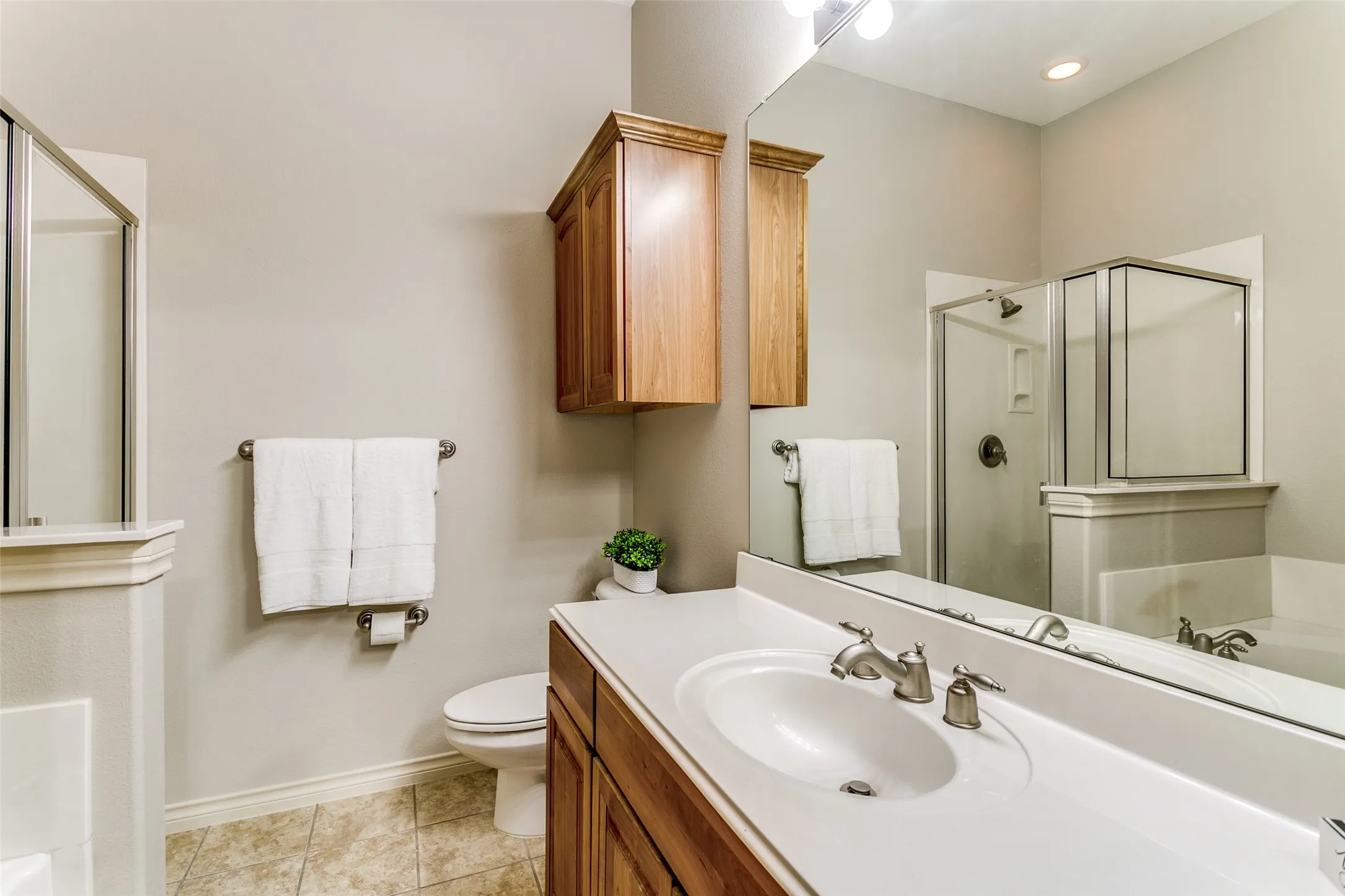 Townhouse For Rent in Tarrant County , 603 Rosemead Drive, Euless, Texas 76039, 2 Bedroom, 3 Bathroom, 2 Garage spaces, 1,480 Sqft, built in 2004, mls#21401260, Real Estate Agent in Euless, Homes For Rent in Tarrant county, Homes For Rent in Euless, Realtor in Euless Texas, Real Estate Brokerage Independent Realty Texas, Luminita Cordes Realtor