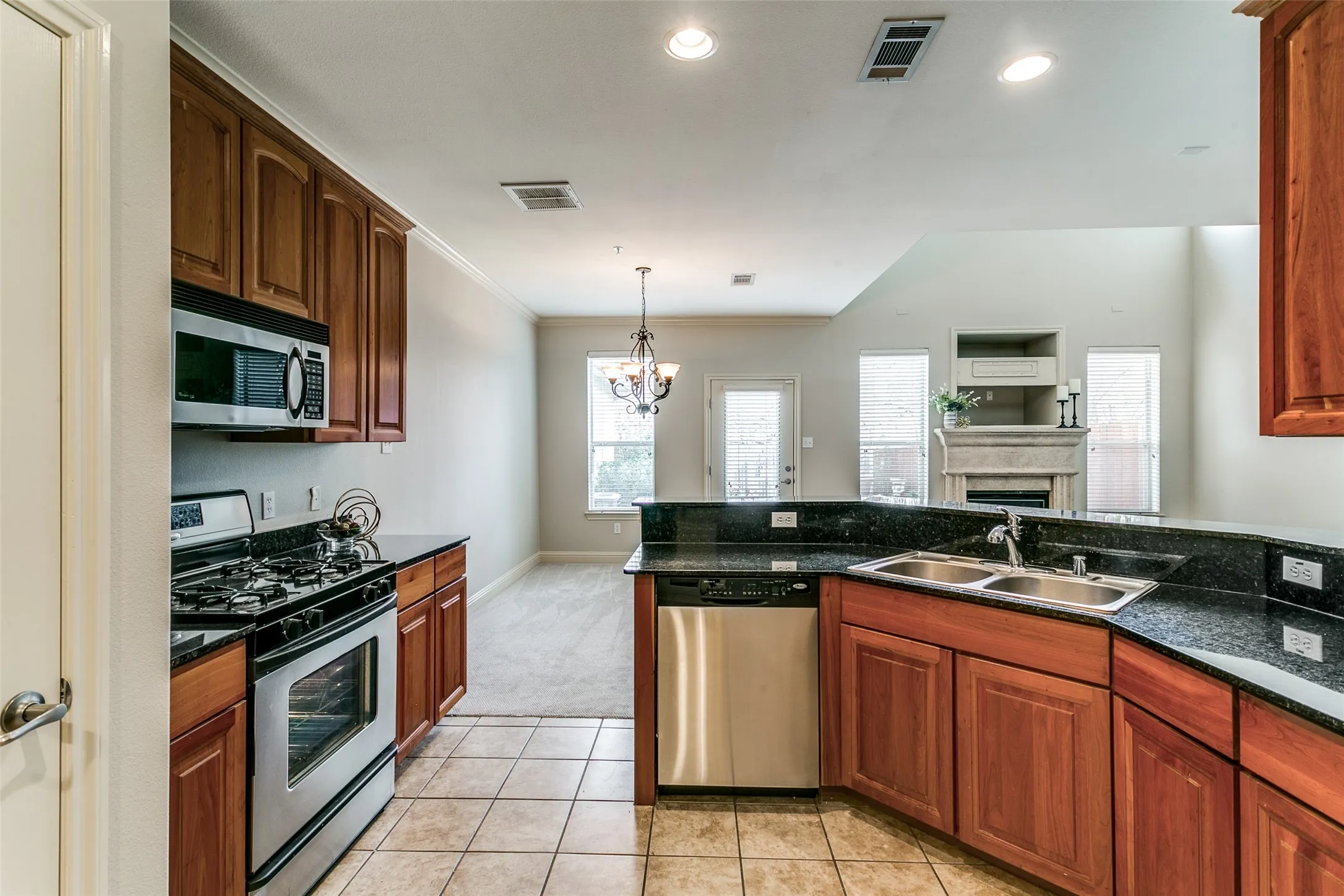 Townhouse For Rent in Tarrant County , 603 Rosemead Drive, Euless, Texas 76039, 2 Bedroom, 3 Bathroom, 2 Garage spaces, 1,480 Sqft, built in 2004, mls#21401260, Real Estate Agent in Euless, Homes For Rent in Tarrant county, Homes For Rent in Euless, Realtor in Euless Texas, Real Estate Brokerage Independent Realty Texas, Luminita Cordes Realtor