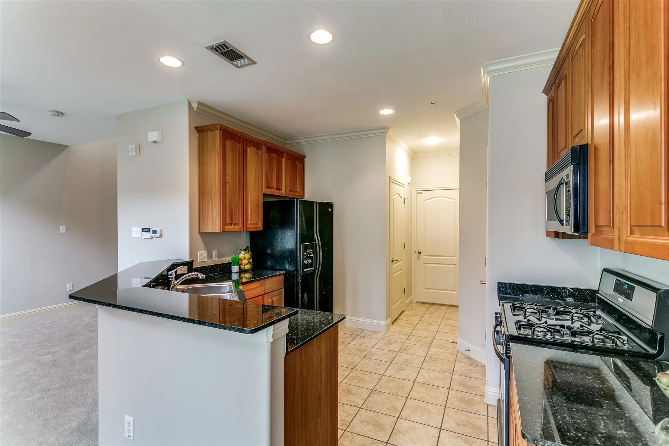 Townhouse For Rent in Tarrant County , 603 Rosemead Drive, Euless, Texas 76039, 2 Bedroom, 3 Bathroom, 2 Garage spaces, 1,480 Sqft, built in 2004, mls#21401260, Real Estate Agent in Euless, Homes For Rent in Tarrant county, Homes For Rent in Euless, Realtor in Euless Texas, Real Estate Brokerage Independent Realty Texas, Luminita Cordes Realtor