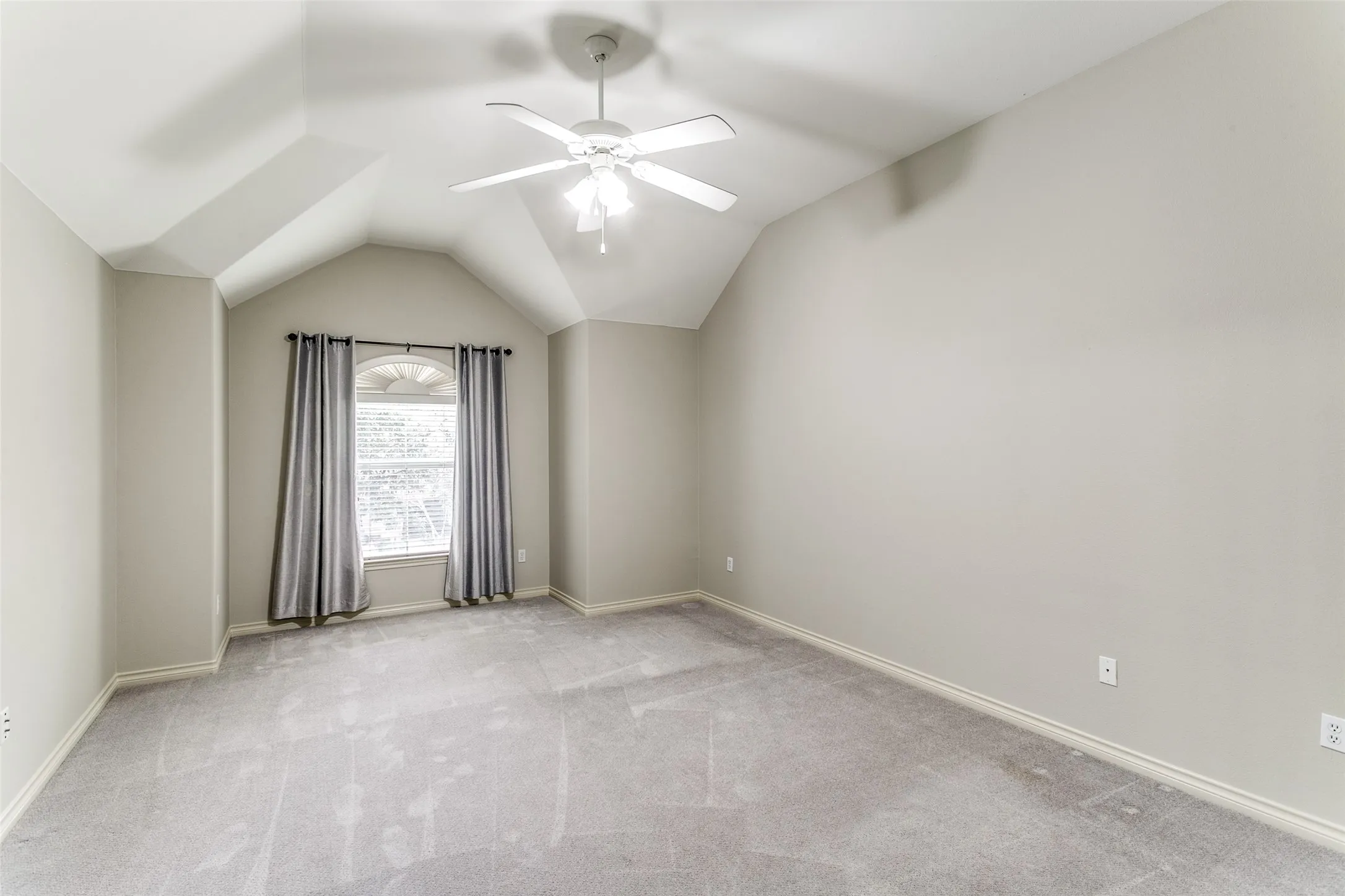Townhouse For Rent in Tarrant County , 603 Rosemead Drive, Euless, Texas 76039, 2 Bedroom, 3 Bathroom, 2 Garage spaces, 1,480 Sqft, built in 2004, mls#21401260, Real Estate Agent in Euless, Homes For Rent in Tarrant county, Homes For Rent in Euless, Realtor in Euless Texas, Real Estate Brokerage Independent Realty Texas, Luminita Cordes Realtor