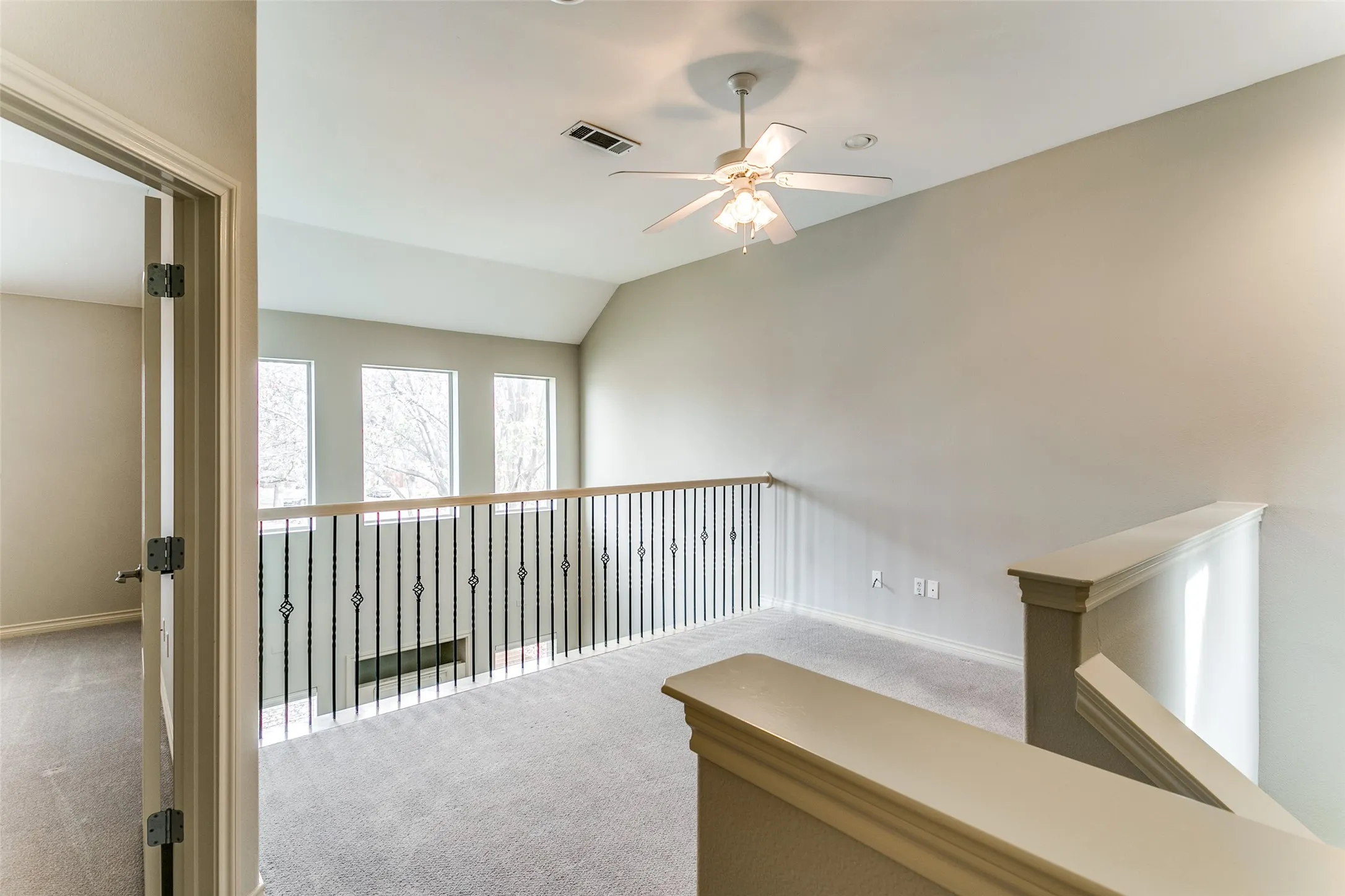Townhouse For Rent in Tarrant County , 603 Rosemead Drive, Euless, Texas 76039, 2 Bedroom, 3 Bathroom, 2 Garage spaces, 1,480 Sqft, built in 2004, mls#21401260, Real Estate Agent in Euless, Homes For Rent in Tarrant county, Homes For Rent in Euless, Realtor in Euless Texas, Real Estate Brokerage Independent Realty Texas, Luminita Cordes Realtor