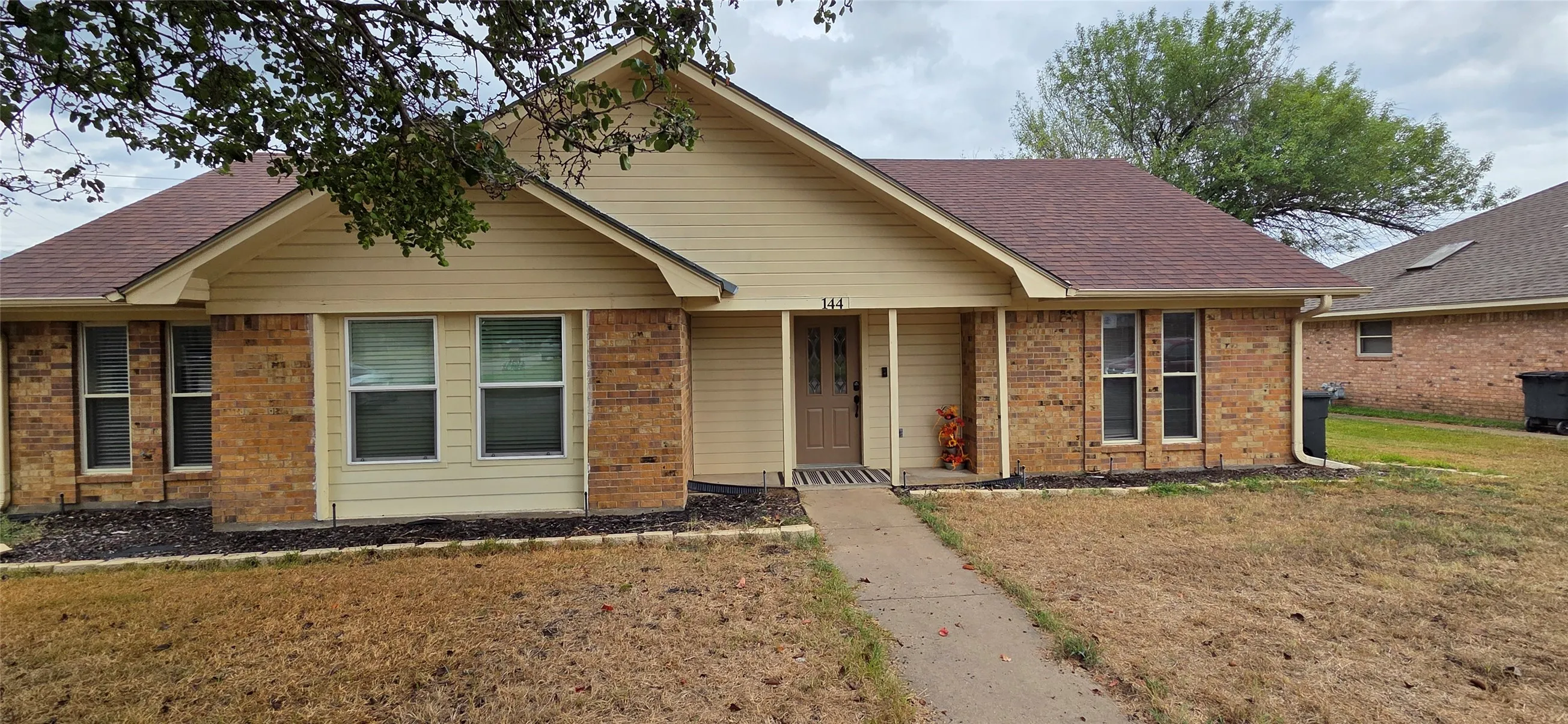 Single Family Residence For Rent in Hopkins County , 144 Hollie Circle, Sulphur Springs, Texas 75482, 3 Bedroom, 2 Bathroom, 2 Garage spaces, 1,639 Sqft, built in 1984, mls#21402795, Real Estate Agent in Sulphur Springs, Homes For Rent in Hopkins county, Homes For Rent in Sulphur Springs, Realtor in Sulphur Springs Texas, Real Estate Brokerage Independent Realty Texas, Luminita Cordes Realtor