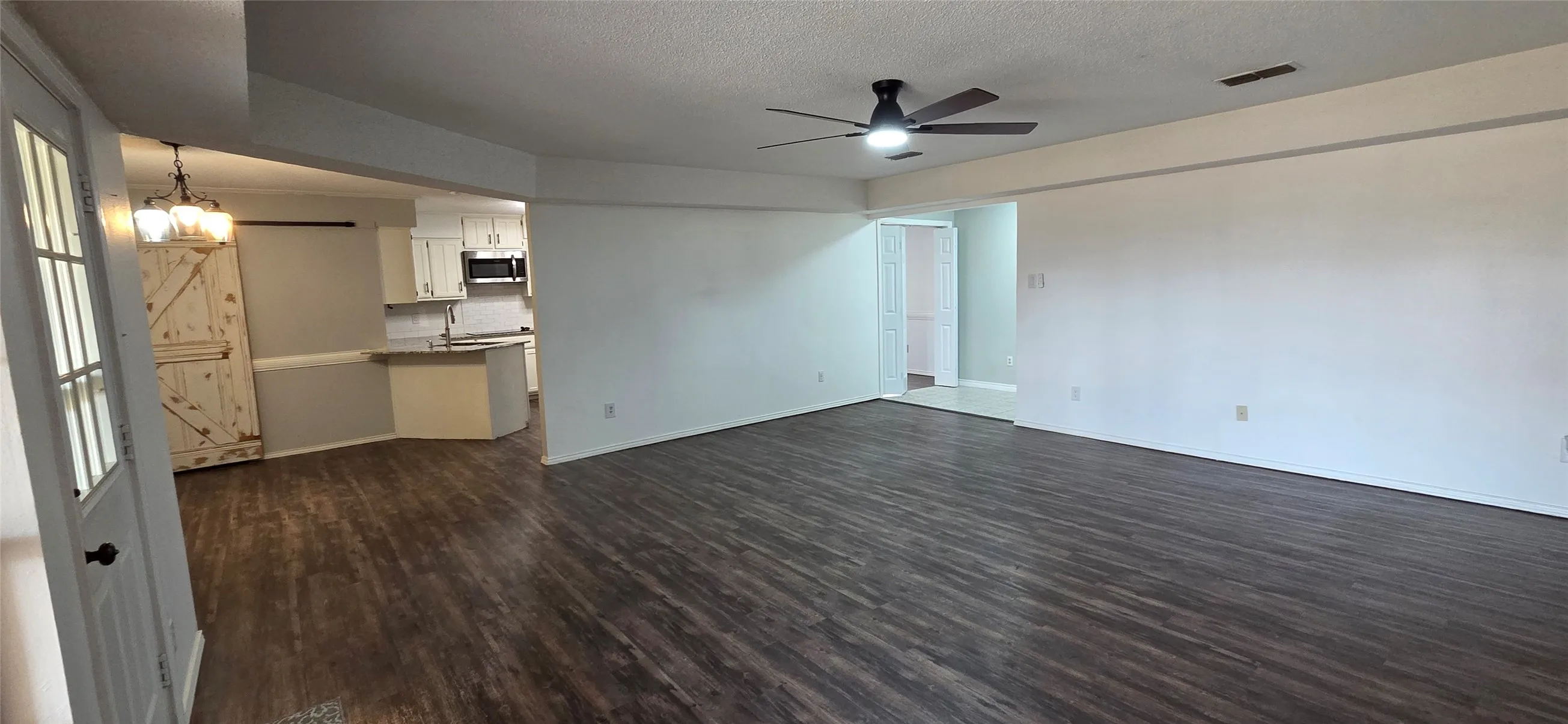 Single Family Residence For Rent in Hopkins County , 144 Hollie Circle, Sulphur Springs, Texas 75482, 3 Bedroom, 2 Bathroom, 2 Garage spaces, 1,639 Sqft, built in 1984, mls#21402795, Real Estate Agent in Sulphur Springs, Homes For Rent in Hopkins county, Homes For Rent in Sulphur Springs, Realtor in Sulphur Springs Texas, Real Estate Brokerage Independent Realty Texas, Luminita Cordes Realtor