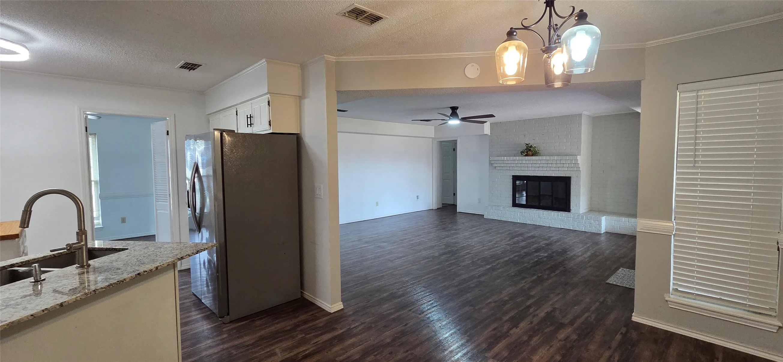 Single Family Residence For Rent in Hopkins County , 144 Hollie Circle, Sulphur Springs, Texas 75482, 3 Bedroom, 2 Bathroom, 2 Garage spaces, 1,639 Sqft, built in 1984, mls#21402795, Real Estate Agent in Sulphur Springs, Homes For Rent in Hopkins county, Homes For Rent in Sulphur Springs, Realtor in Sulphur Springs Texas, Real Estate Brokerage Independent Realty Texas, Luminita Cordes Realtor