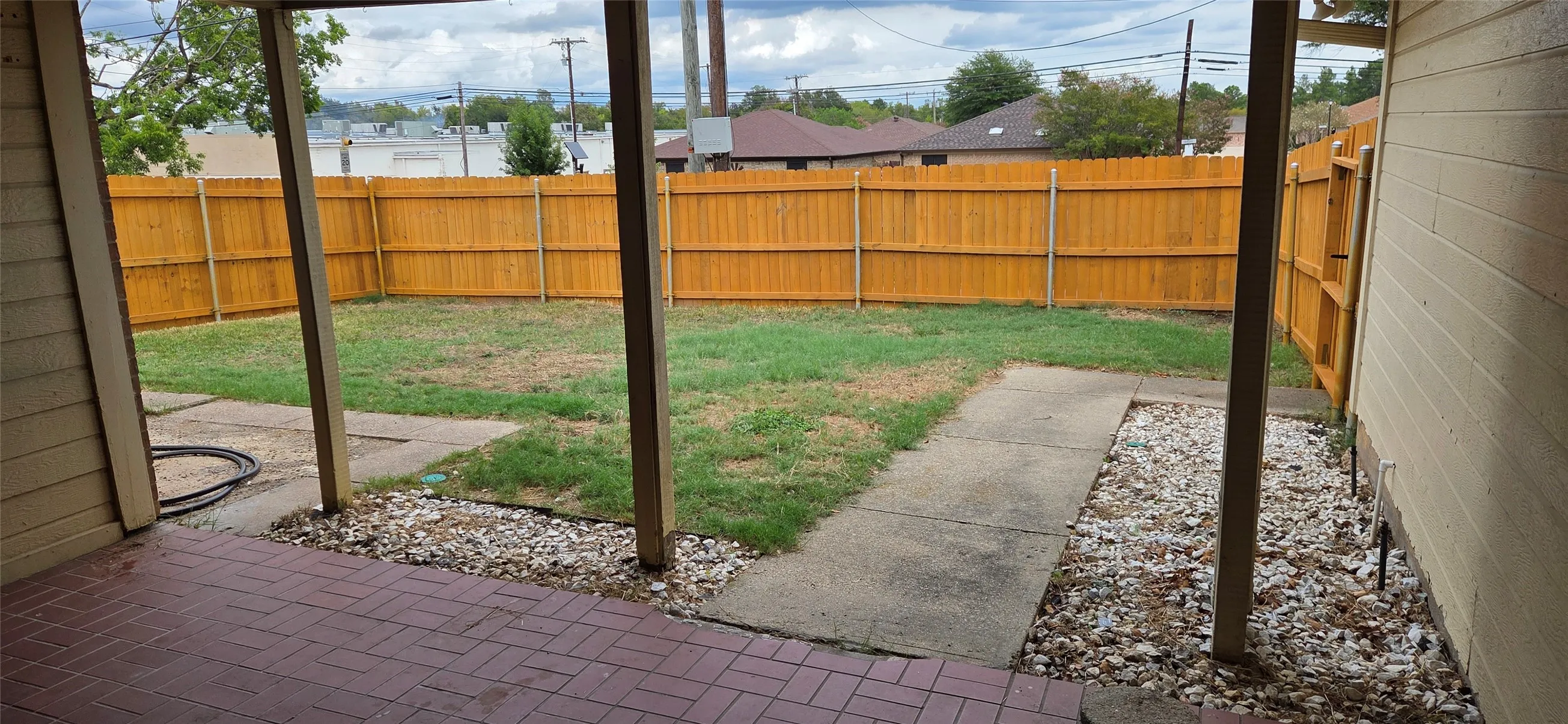 Single Family Residence For Rent in Hopkins County , 144 Hollie Circle, Sulphur Springs, Texas 75482, 3 Bedroom, 2 Bathroom, 2 Garage spaces, 1,639 Sqft, built in 1984, mls#21402795, Real Estate Agent in Sulphur Springs, Homes For Rent in Hopkins county, Homes For Rent in Sulphur Springs, Realtor in Sulphur Springs Texas, Real Estate Brokerage Independent Realty Texas, Luminita Cordes Realtor