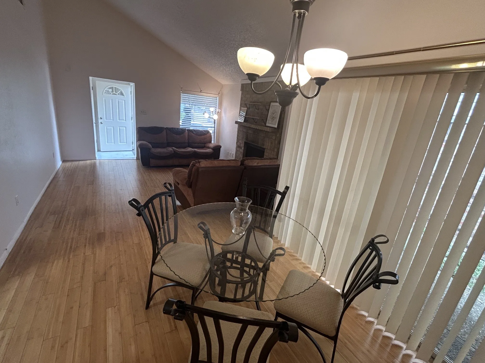 Single Family Residence For Rent in Dallas County , 2962 Canis Circle, Garland, Texas 75044, 2 Bedroom, 2 Bathroom, 1 Garage spaces, 983 Sqft, built in 1977, mls#21401276, Real Estate Agent in Garland, Homes For Rent in Dallas county, Homes For Rent in Garland, Realtor in Garland Texas, Real Estate Brokerage Independent Realty Texas, Luminita Cordes Realtor