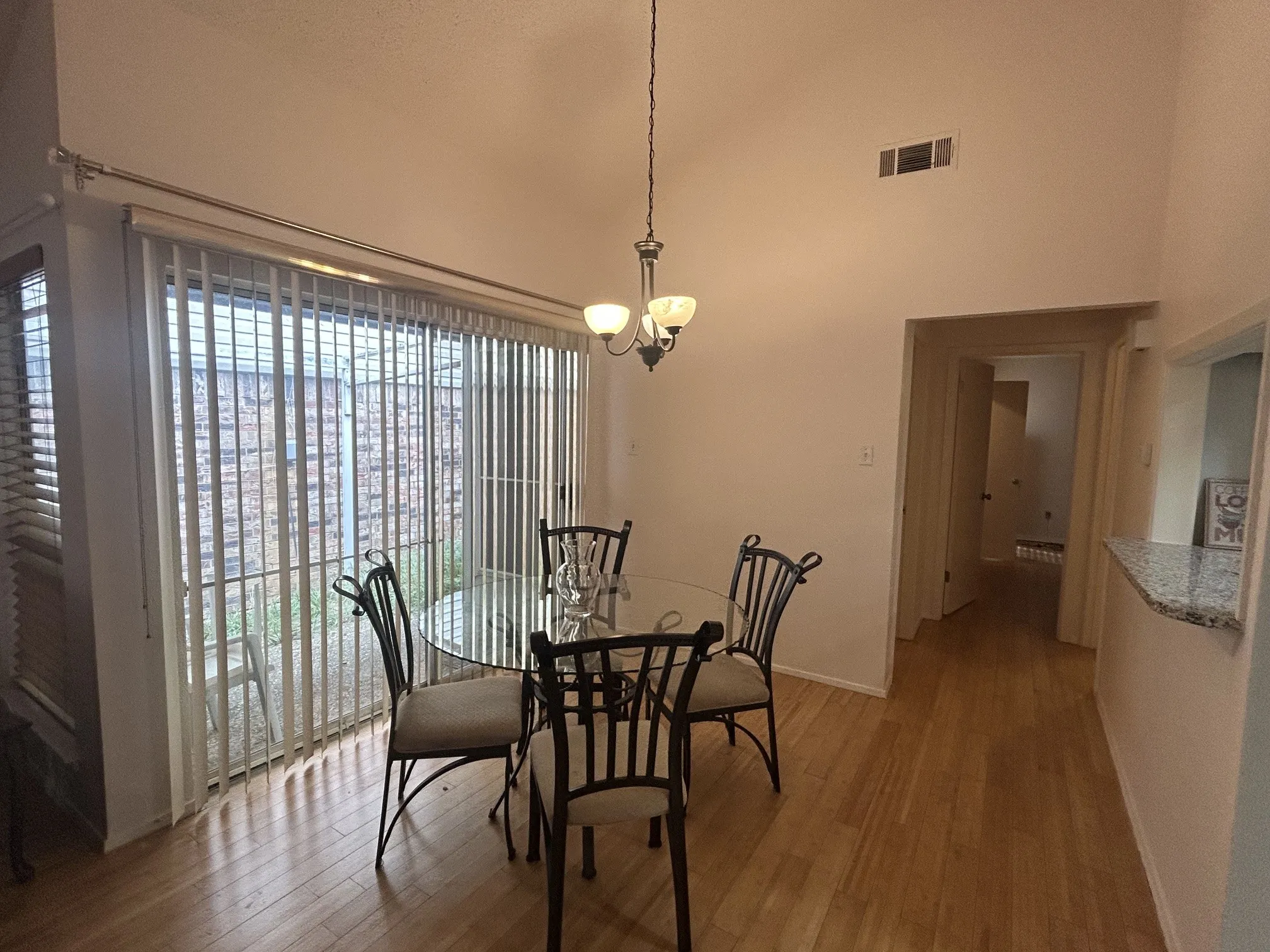Single Family Residence For Rent in Dallas County , 2962 Canis Circle, Garland, Texas 75044, 2 Bedroom, 2 Bathroom, 1 Garage spaces, 983 Sqft, built in 1977, mls#21401276, Real Estate Agent in Garland, Homes For Rent in Dallas county, Homes For Rent in Garland, Realtor in Garland Texas, Real Estate Brokerage Independent Realty Texas, Luminita Cordes Realtor