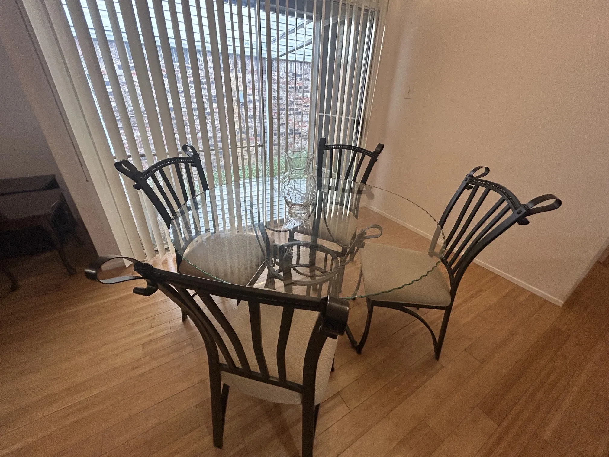 Single Family Residence For Rent in Dallas County , 2962 Canis Circle, Garland, Texas 75044, 2 Bedroom, 2 Bathroom, 1 Garage spaces, 983 Sqft, built in 1977, mls#21401276, Real Estate Agent in Garland, Homes For Rent in Dallas county, Homes For Rent in Garland, Realtor in Garland Texas, Real Estate Brokerage Independent Realty Texas, Luminita Cordes Realtor