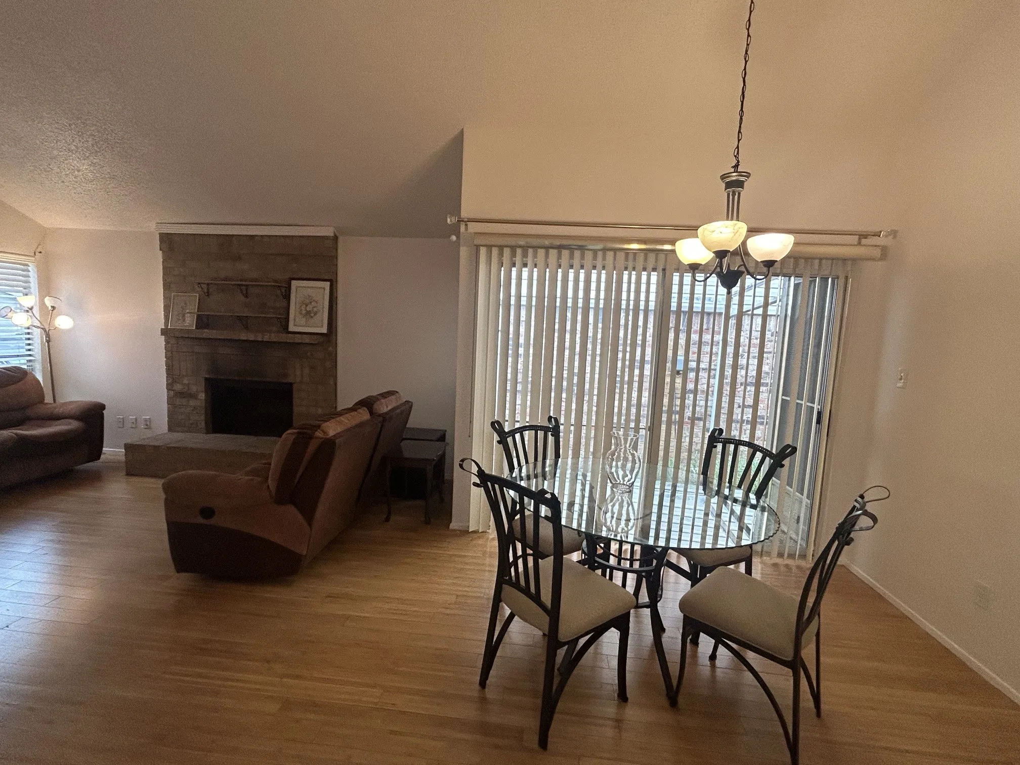 Single Family Residence For Rent in Dallas County , 2962 Canis Circle, Garland, Texas 75044, 2 Bedroom, 2 Bathroom, 1 Garage spaces, 983 Sqft, built in 1977, mls#21401276, Real Estate Agent in Garland, Homes For Rent in Dallas county, Homes For Rent in Garland, Realtor in Garland Texas, Real Estate Brokerage Independent Realty Texas, Luminita Cordes Realtor