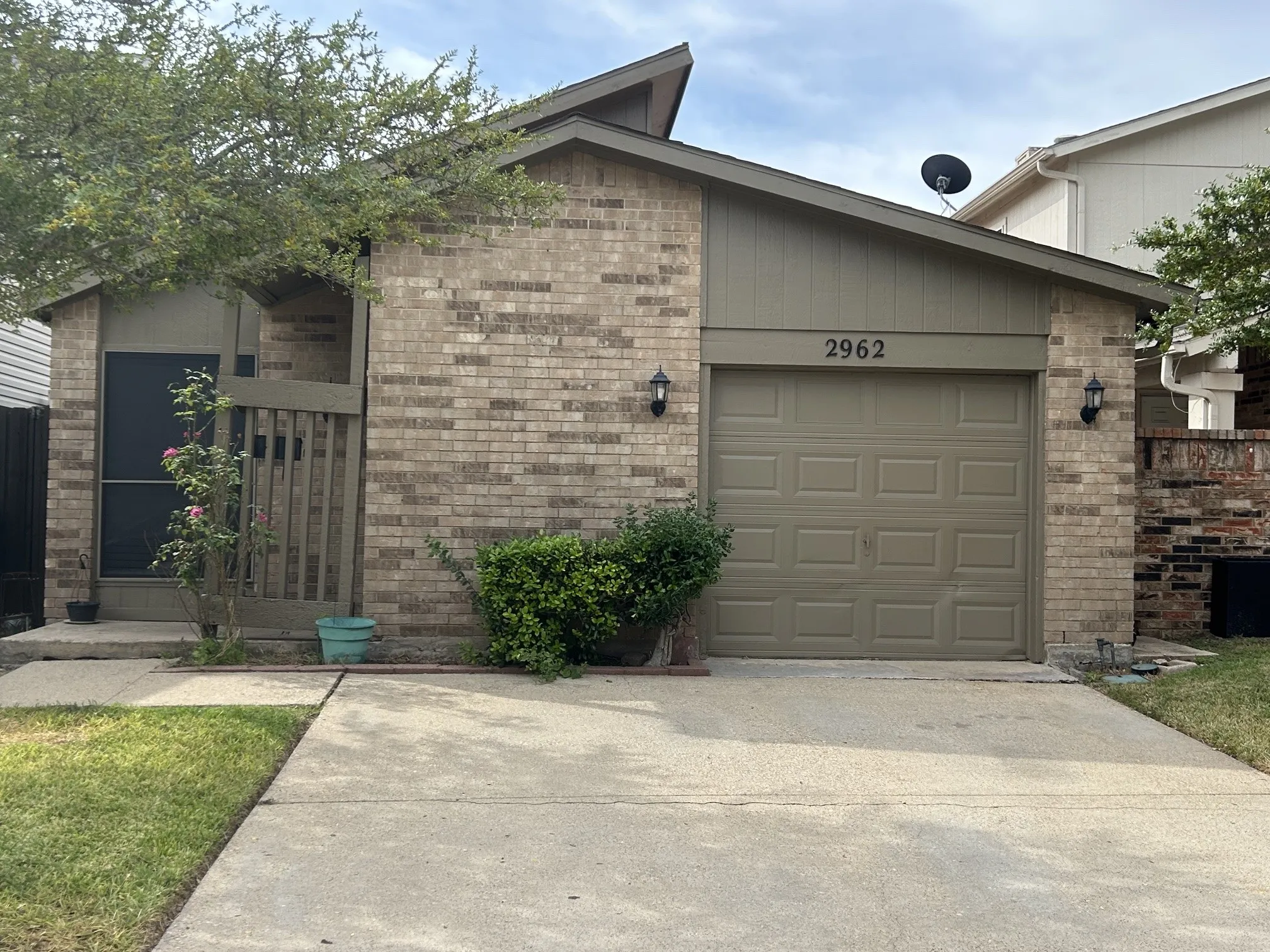 Single Family Residence For Rent in Dallas County , 2962 Canis Circle, Garland, Texas 75044, 2 Bedroom, 2 Bathroom, 1 Garage spaces, 983 Sqft, built in 1977, mls#21401276, Real Estate Agent in Garland, Homes For Rent in Dallas county, Homes For Rent in Garland, Realtor in Garland Texas, Real Estate Brokerage Independent Realty Texas, Luminita Cordes Realtor