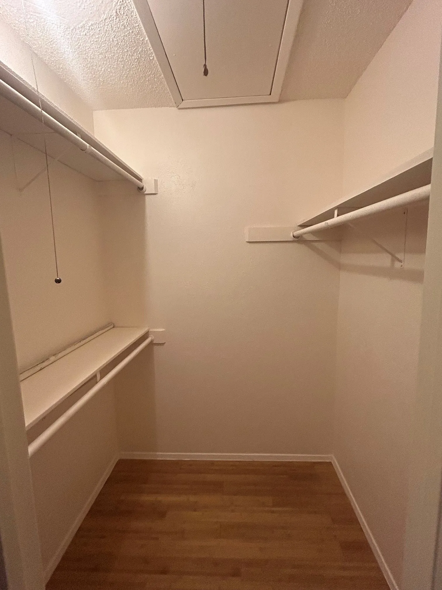Single Family Residence For Rent in Dallas County , 2962 Canis Circle, Garland, Texas 75044, 2 Bedroom, 2 Bathroom, 1 Garage spaces, 983 Sqft, built in 1977, mls#21401276, Real Estate Agent in Garland, Homes For Rent in Dallas county, Homes For Rent in Garland, Realtor in Garland Texas, Real Estate Brokerage Independent Realty Texas, Luminita Cordes Realtor