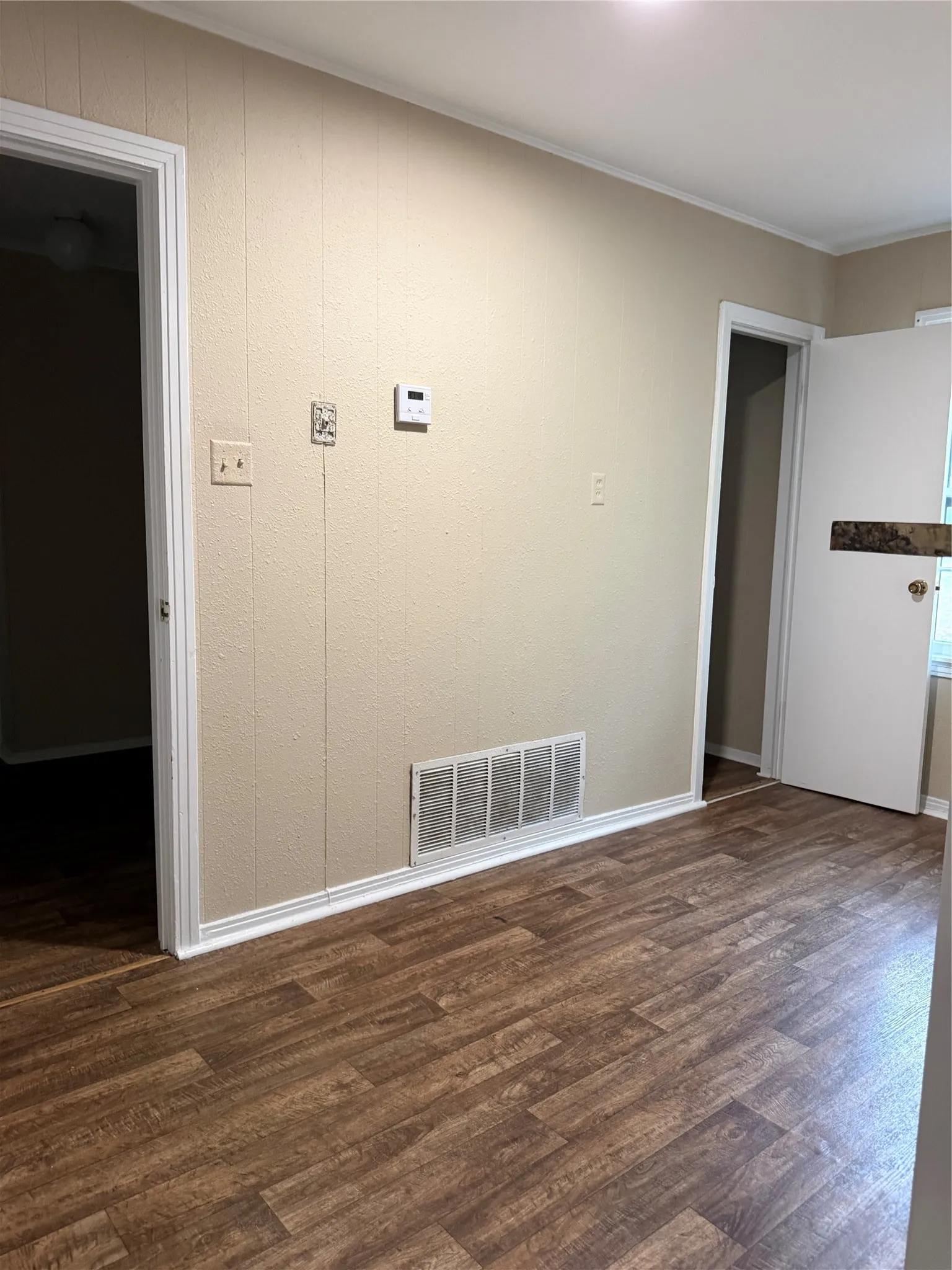 Single Family Residence For Sale in Henderson County , 711 Saint Thomas Drive, Athens, Texas 75751, 3 Bedroom, 2 Bathroom, Garage spaces, 1,600 Sqft, built in 1953, mls#21402800, Real Estate Agent in Athens, Homes For Sale in Henderson county, Homes For Sale in Athens, Realtor in Athens Texas, Real Estate Brokerage Independent Realty Texas, Luminita Cordes Realtor