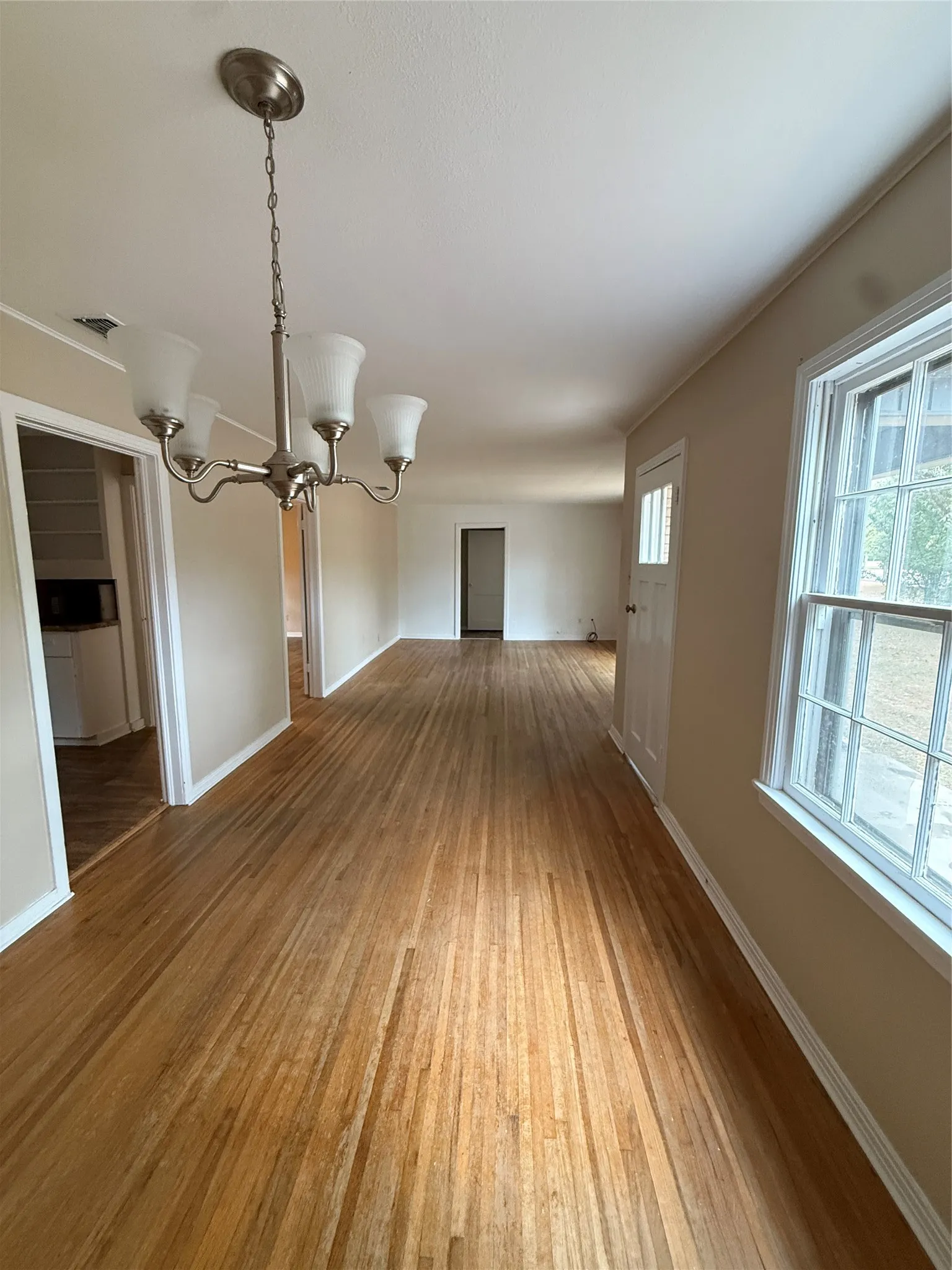 Single Family Residence For Sale in Henderson County , 711 Saint Thomas Drive, Athens, Texas 75751, 3 Bedroom, 2 Bathroom, Garage spaces, 1,600 Sqft, built in 1953, mls#21402800, Real Estate Agent in Athens, Homes For Sale in Henderson county, Homes For Sale in Athens, Realtor in Athens Texas, Real Estate Brokerage Independent Realty Texas, Luminita Cordes Realtor