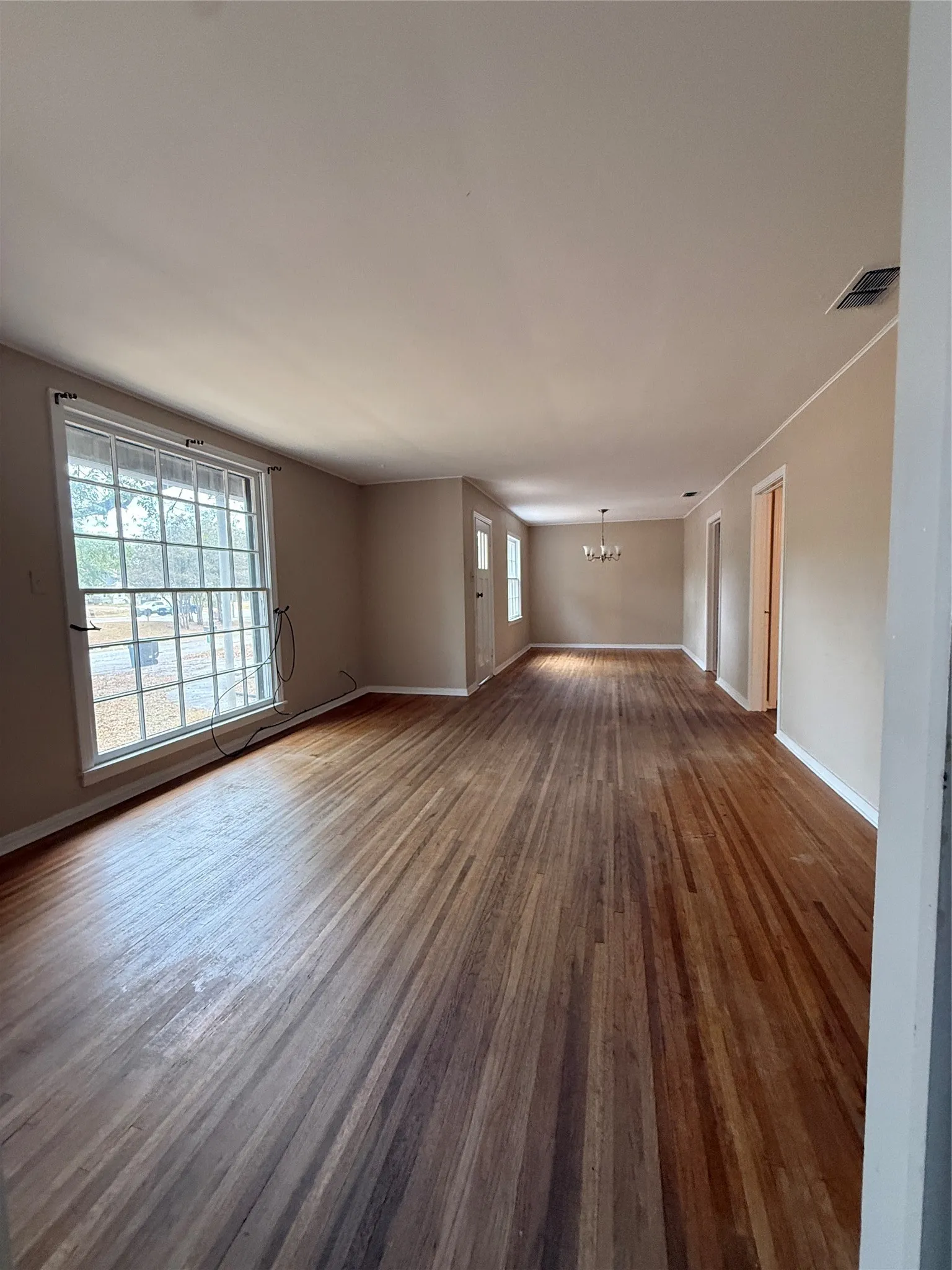 Single Family Residence For Sale in Henderson County , 711 Saint Thomas Drive, Athens, Texas 75751, 3 Bedroom, 2 Bathroom, Garage spaces, 1,600 Sqft, built in 1953, mls#21402800, Real Estate Agent in Athens, Homes For Sale in Henderson county, Homes For Sale in Athens, Realtor in Athens Texas, Real Estate Brokerage Independent Realty Texas, Luminita Cordes Realtor