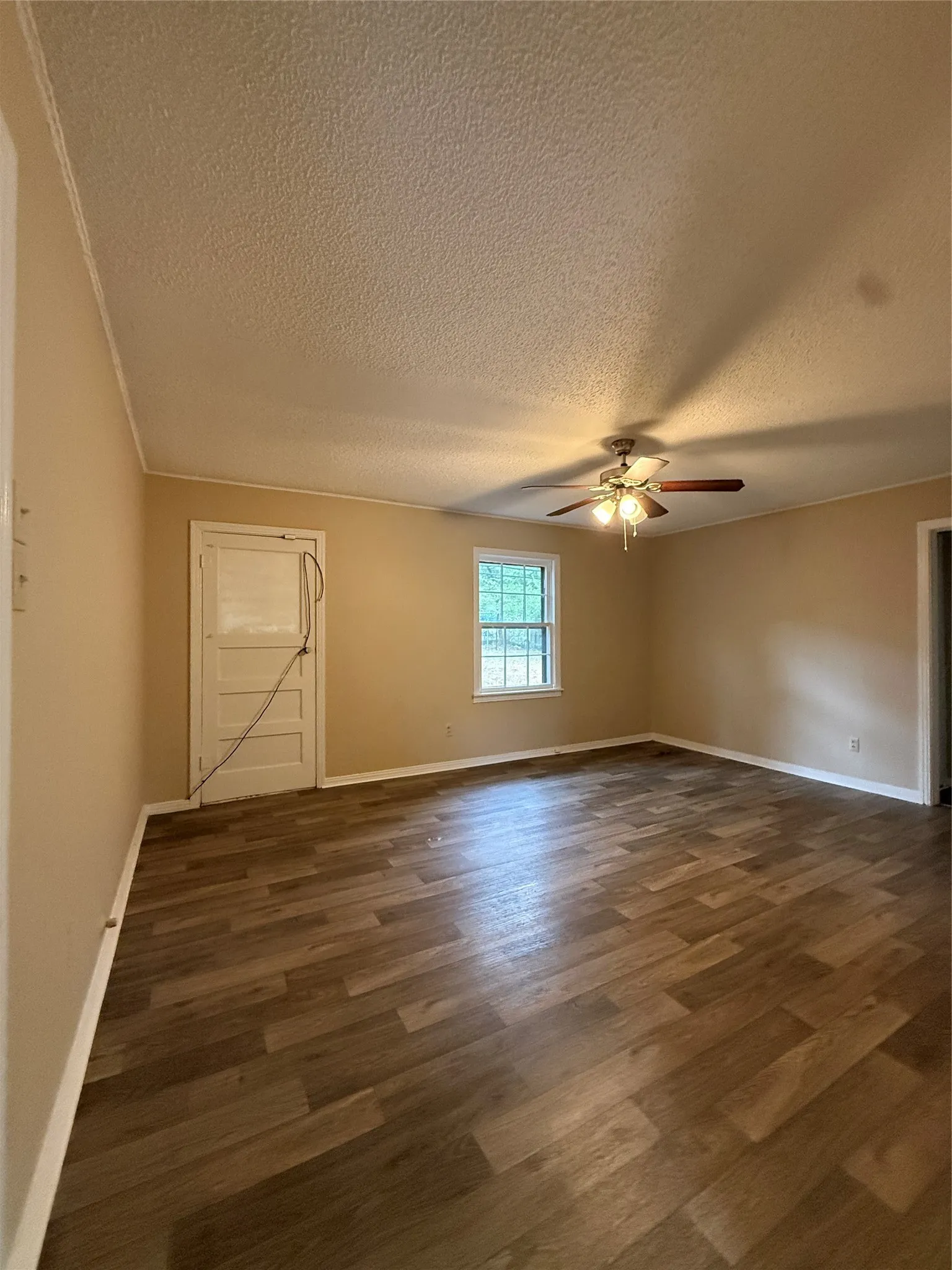 Single Family Residence For Sale in Henderson County , 711 Saint Thomas Drive, Athens, Texas 75751, 3 Bedroom, 2 Bathroom, Garage spaces, 1,600 Sqft, built in 1953, mls#21402800, Real Estate Agent in Athens, Homes For Sale in Henderson county, Homes For Sale in Athens, Realtor in Athens Texas, Real Estate Brokerage Independent Realty Texas, Luminita Cordes Realtor