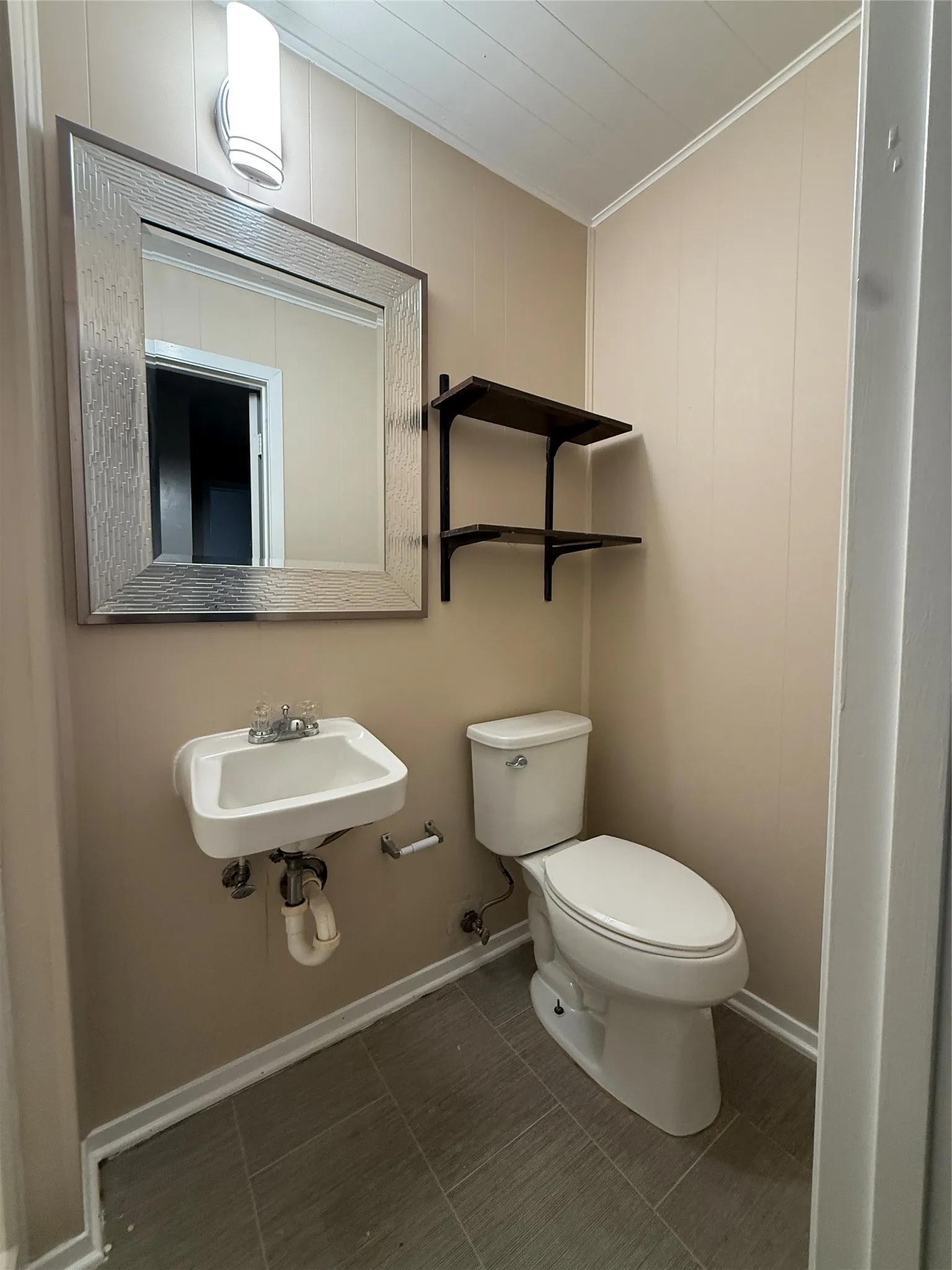 Single Family Residence For Sale in Henderson County , 711 Saint Thomas Drive, Athens, Texas 75751, 3 Bedroom, 2 Bathroom, Garage spaces, 1,600 Sqft, built in 1953, mls#21402800, Real Estate Agent in Athens, Homes For Sale in Henderson county, Homes For Sale in Athens, Realtor in Athens Texas, Real Estate Brokerage Independent Realty Texas, Luminita Cordes Realtor