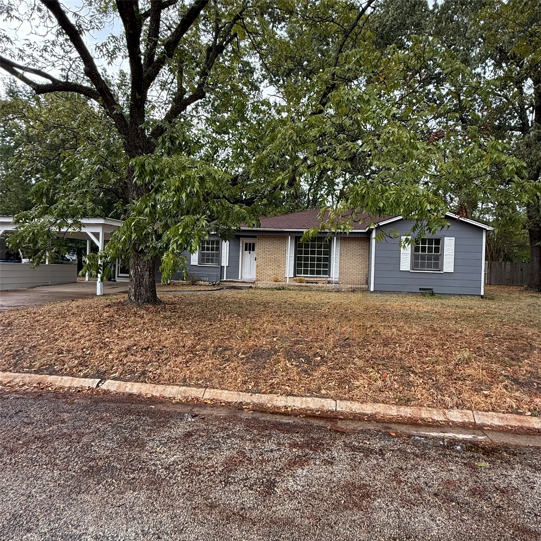 Single Family Residence For Sale in Henderson County , 711 Saint Thomas Drive, Athens, Texas 75751, 3 Bedroom, 2 Bathroom, Garage spaces, 1,600 Sqft, built in 1953, mls#21402800, Real Estate Agent in Athens, Homes For Sale in Henderson county, Homes For Sale in Athens, Realtor in Athens Texas, Real Estate Brokerage Independent Realty Texas, Luminita Cordes Realtor